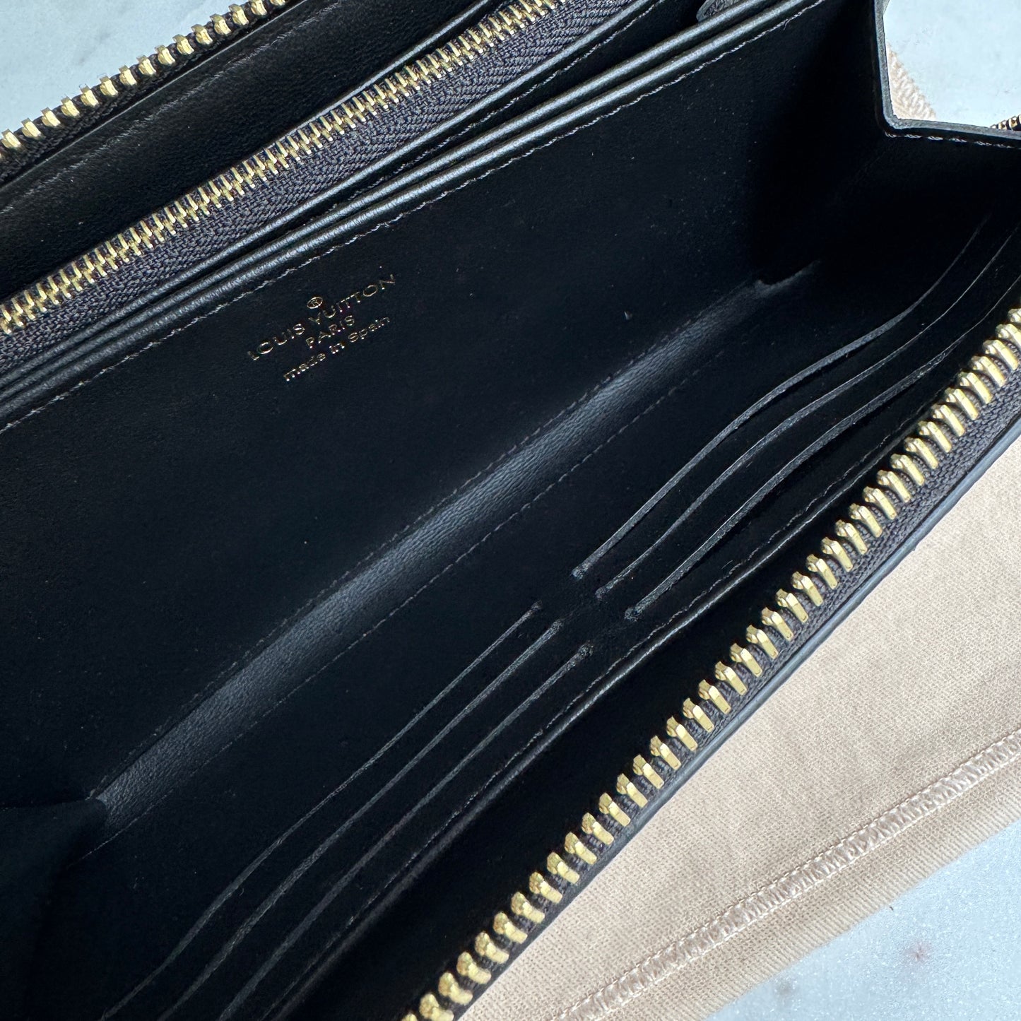 Louis Vuitton Mahina Leather Zippy Wallet NM