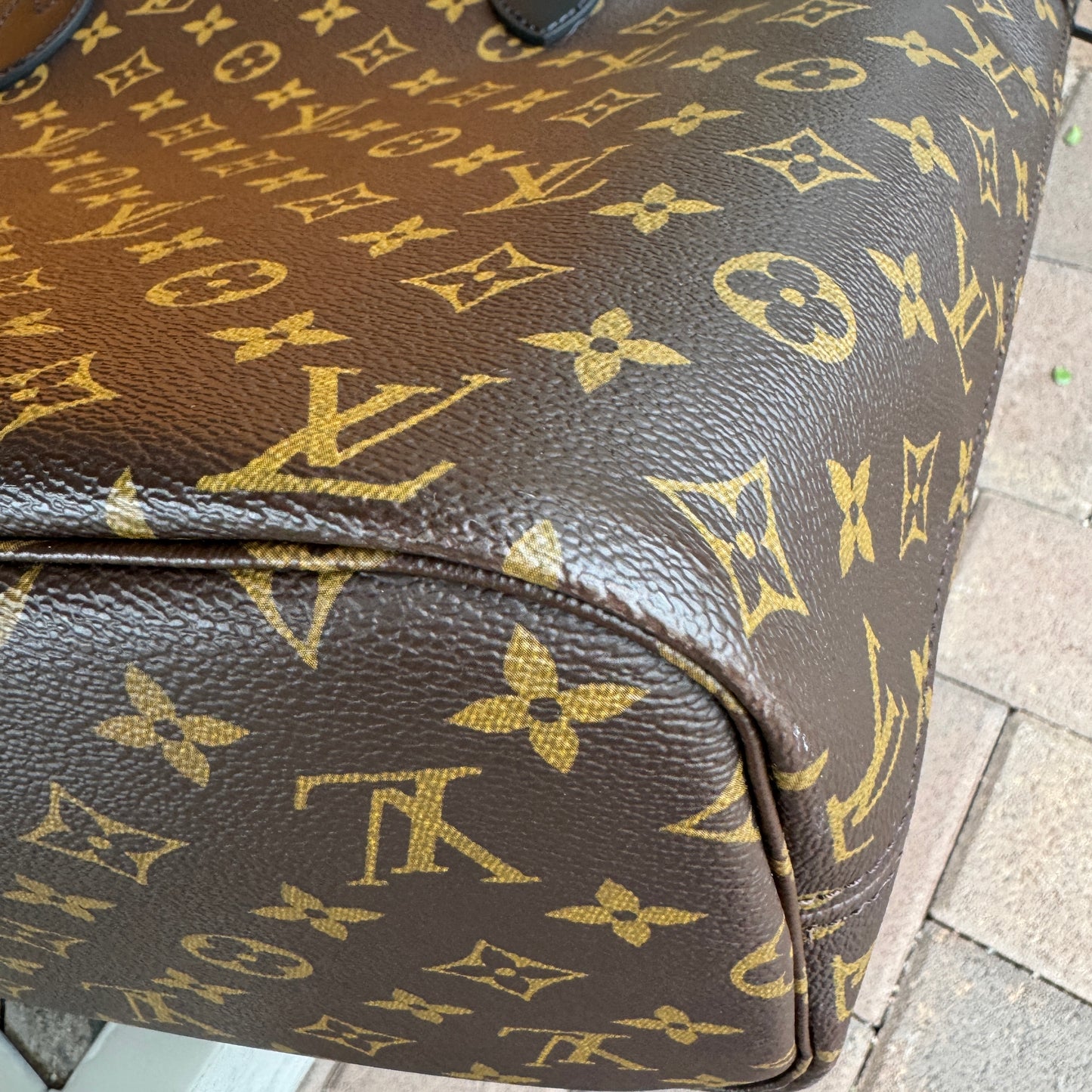 Louis Vuitton Monogram World Tour Neverfull MM