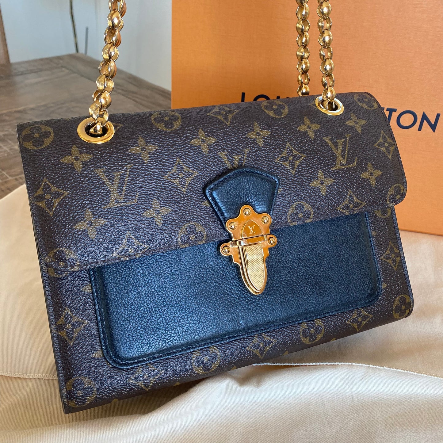 Louis Vuitton Victoire Vavin Shoulder Bag