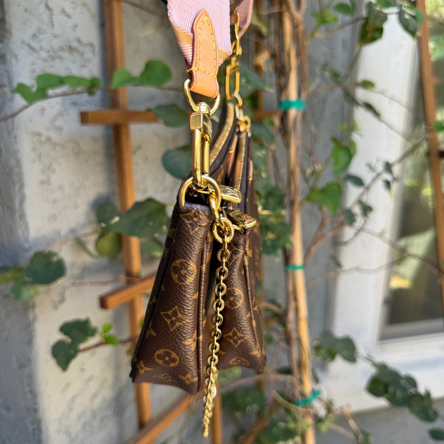 Louis Vuitton Multi Pochette Accessoires Monogram Crossbody