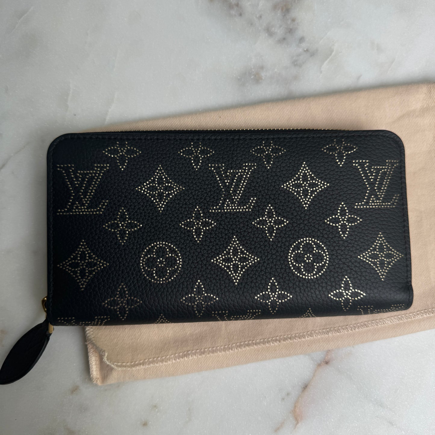 Louis Vuitton Mahina Leather Zippy Wallet NM