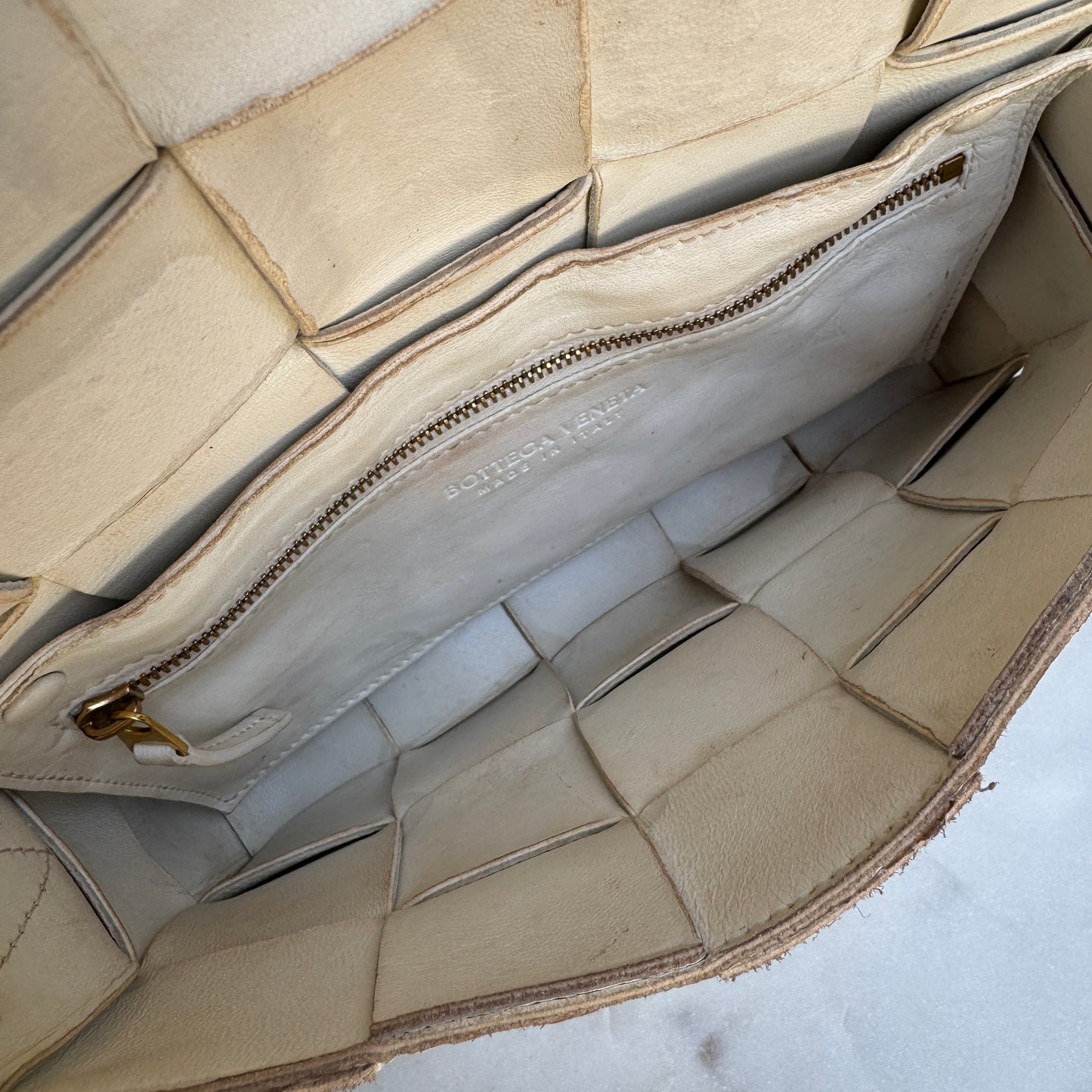 Bottega Veneta Grained Calfskin Maxi Intrecciato Cassette Crossbody