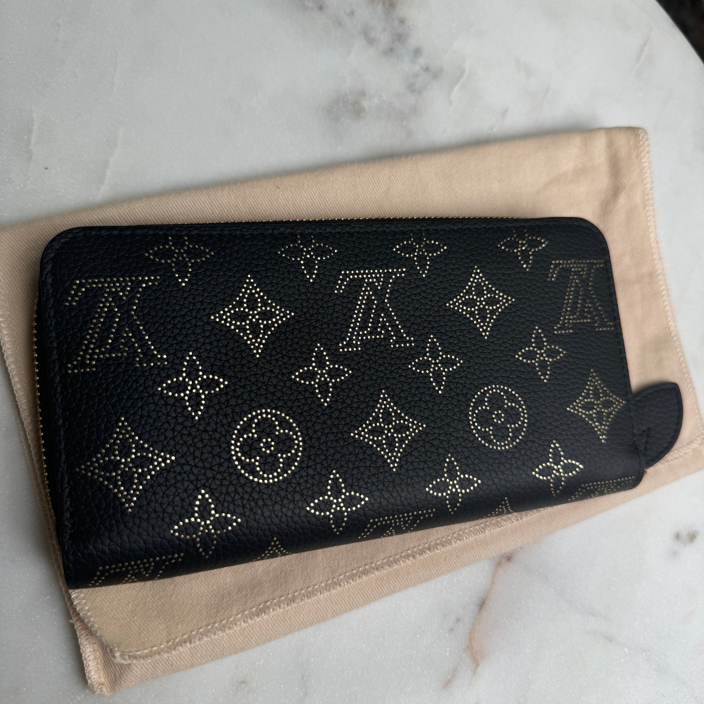 Louis Vuitton Mahina Leather Zippy Wallet NM