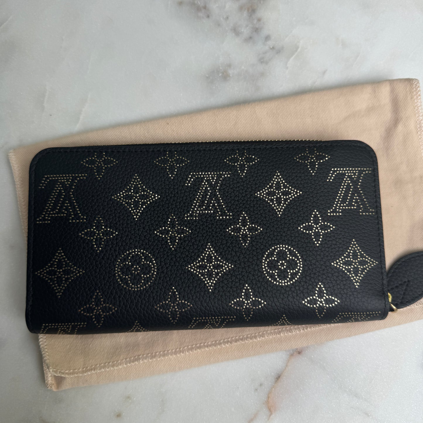 Louis Vuitton Mahina Leather Zippy Wallet NM