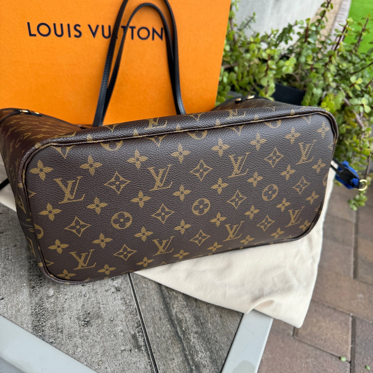 Louis Vuitton Monogram World Tour Neverfull MM