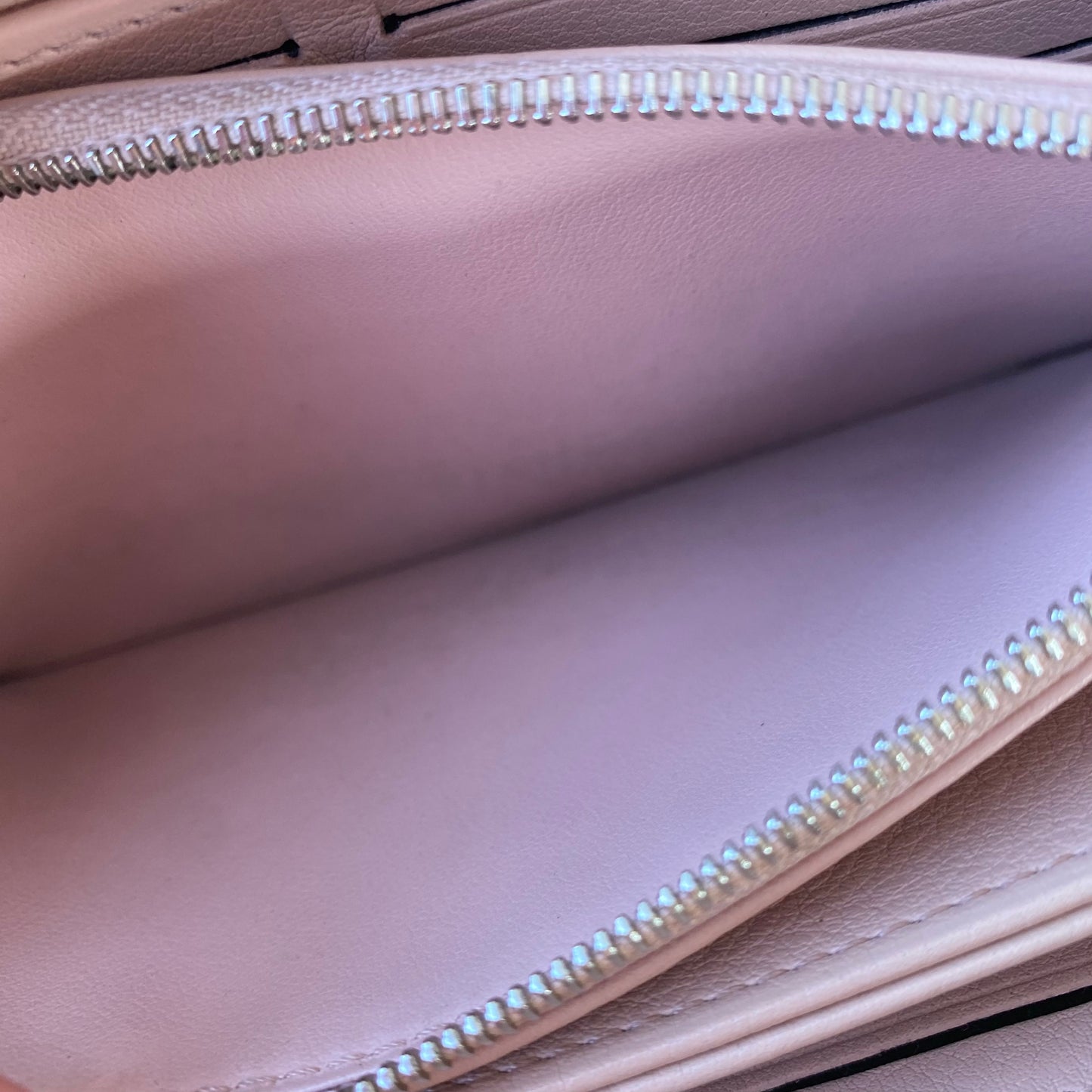 Louis Vuitton Mahina Leather Zippy Wallet