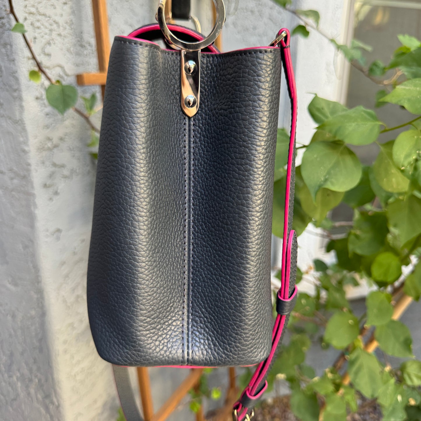 Louis Vuitton Taurillon Capucines PM Cobalt Fuchsia