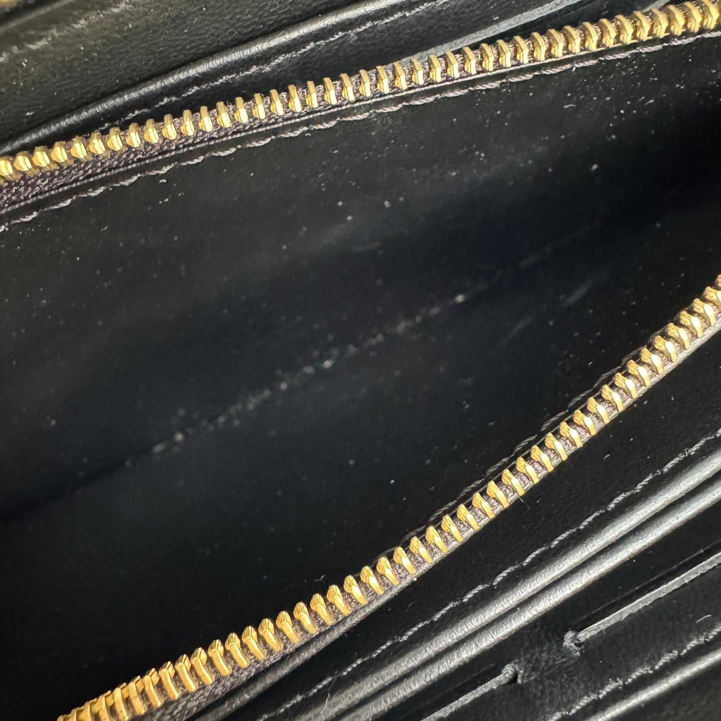 Louis Vuitton Mahina Leather Zippy Wallet NM