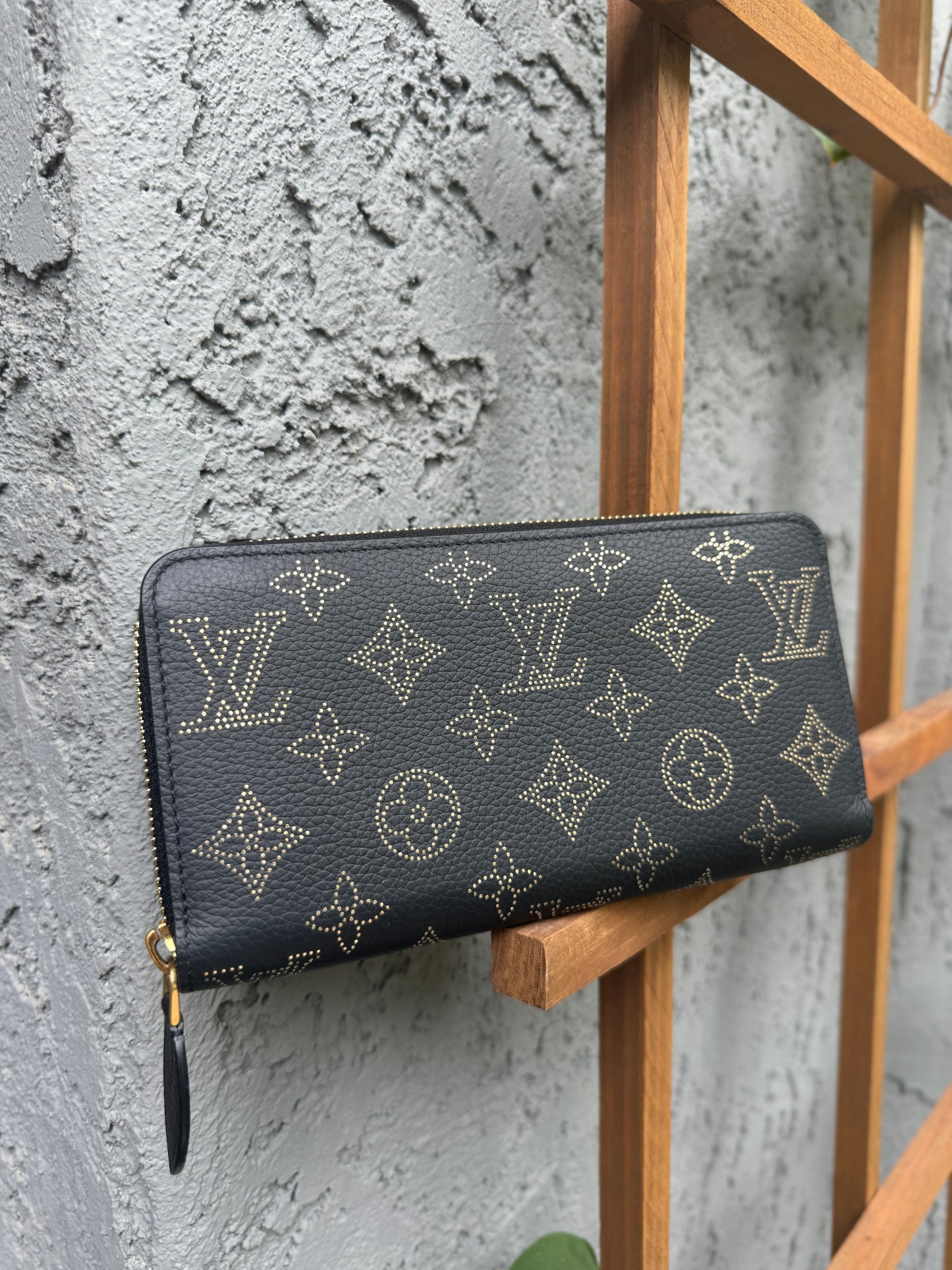 Louis Vuitton Mahina Leather Zippy Wallet NM