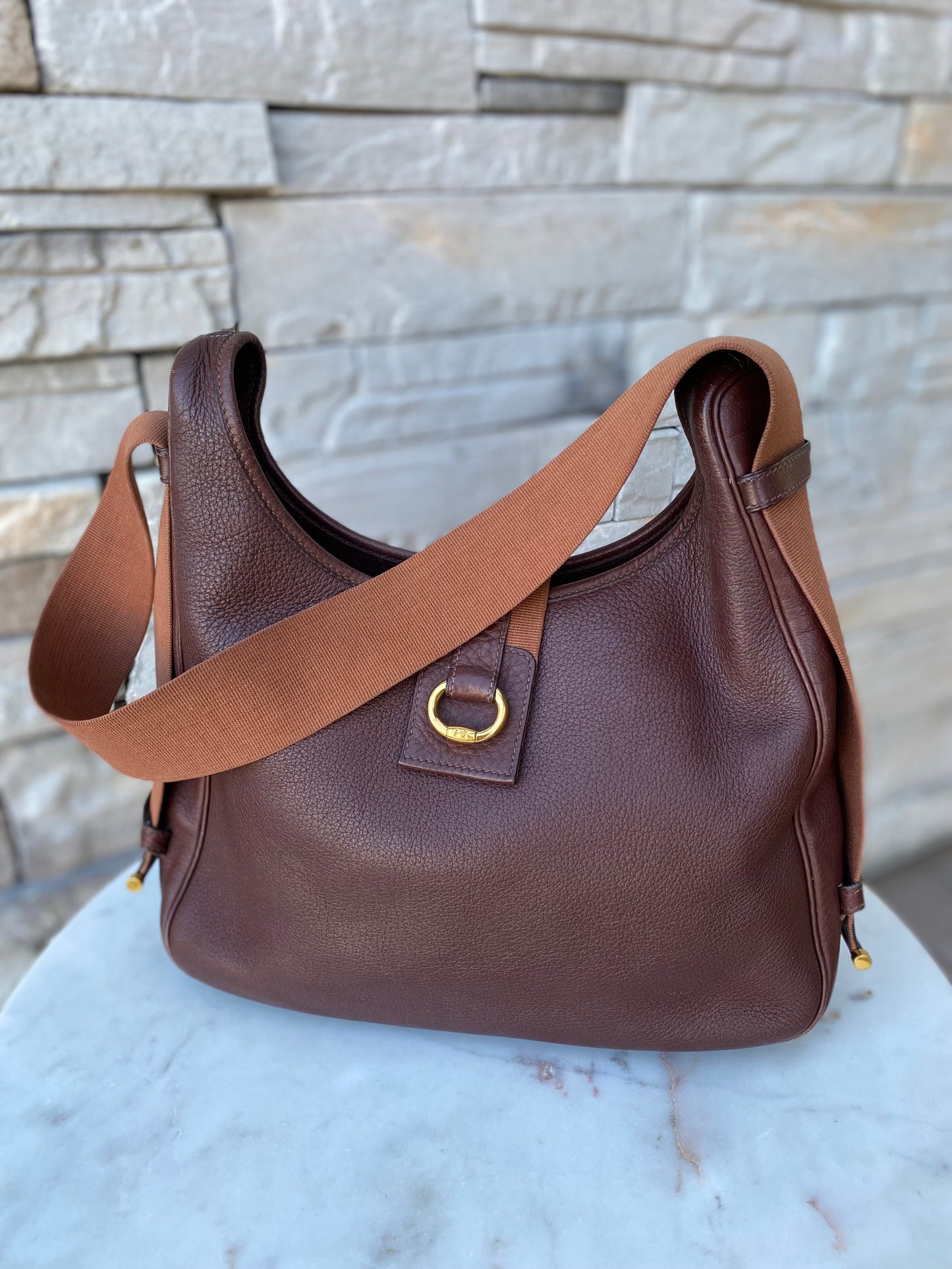Hermès Tsako Marron Fonce Clemence Leather Shoulder Bag
