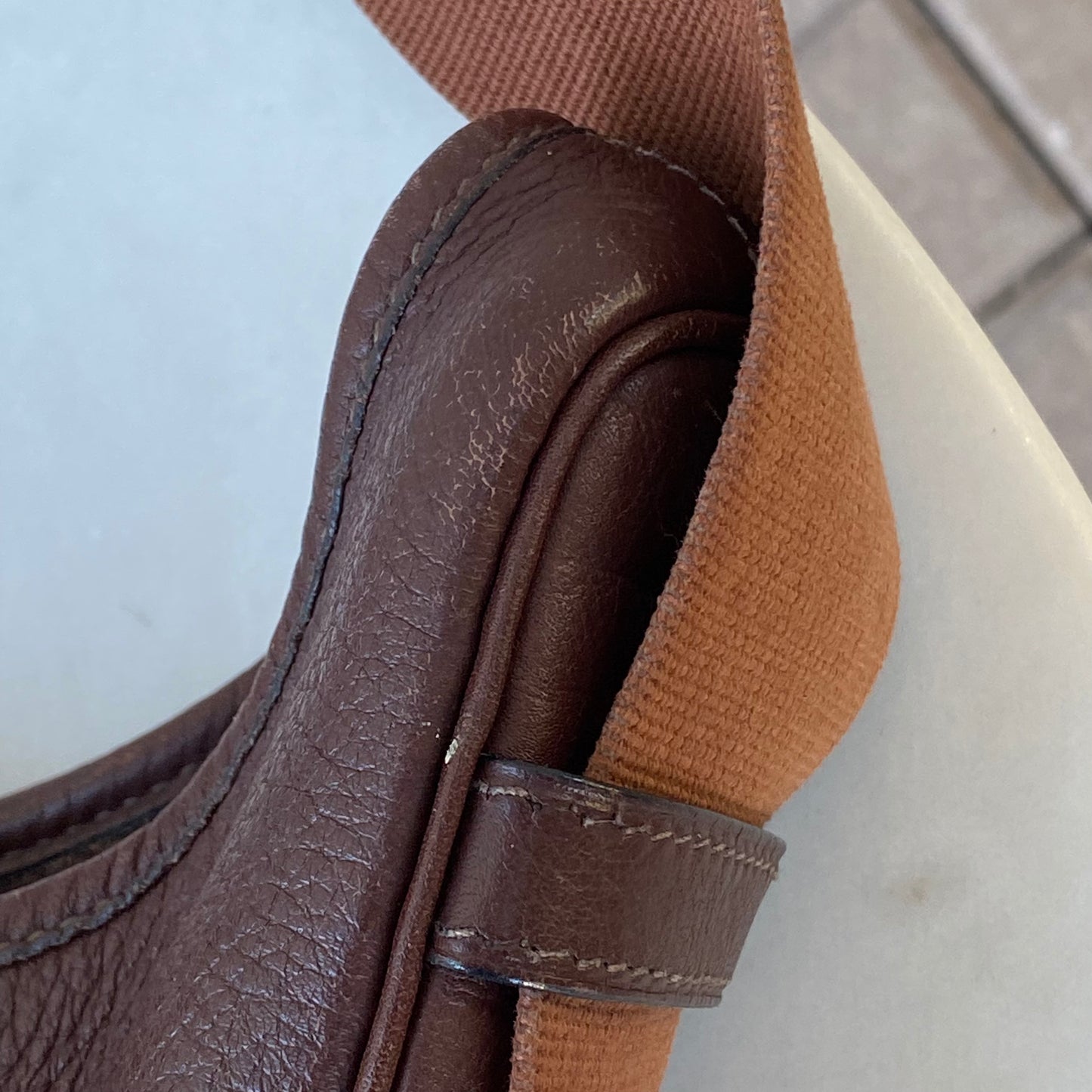 Hermès Tsako Marron Fonce Clemence Leather Shoulder Bag