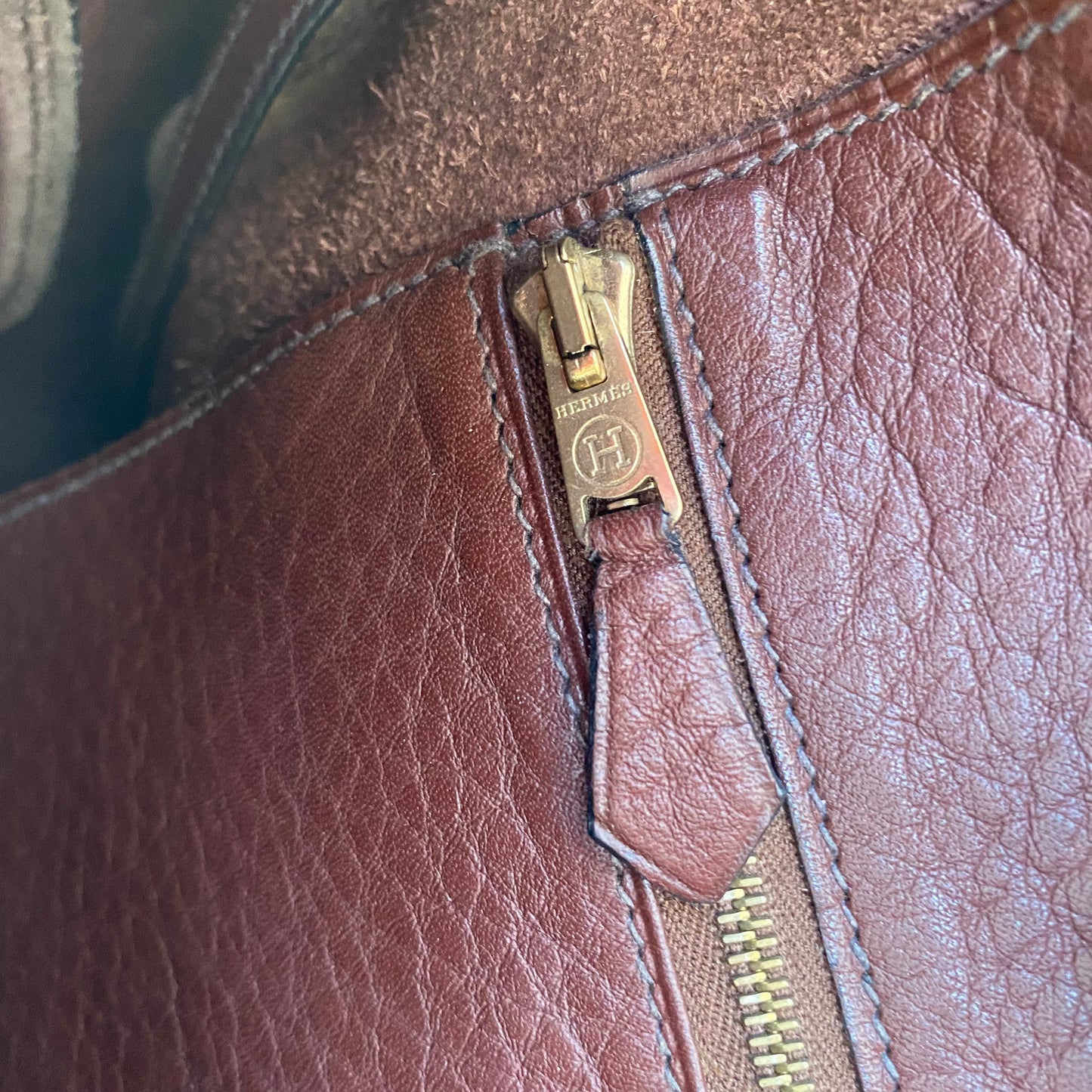 Hermès Tsako Marron Fonce Clemence Leather Shoulder Bag