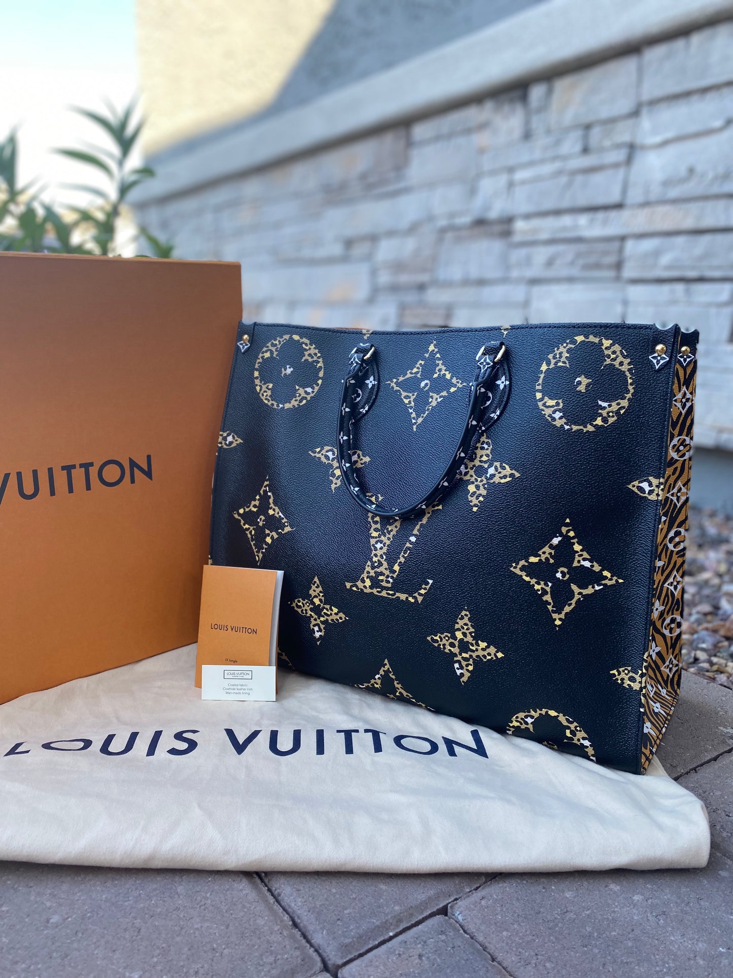 Louis Vuitton Giant Jungle Onthego GM