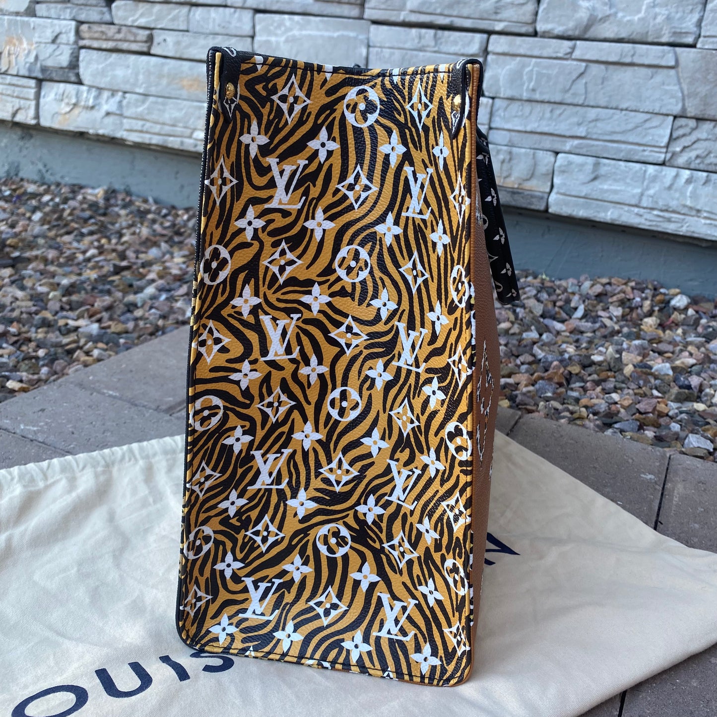 Louis Vuitton Giant Jungle Onthego GM