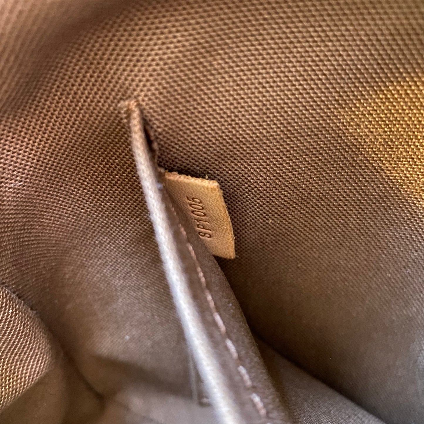 Louis Vuitton Batignolles Vertical PM