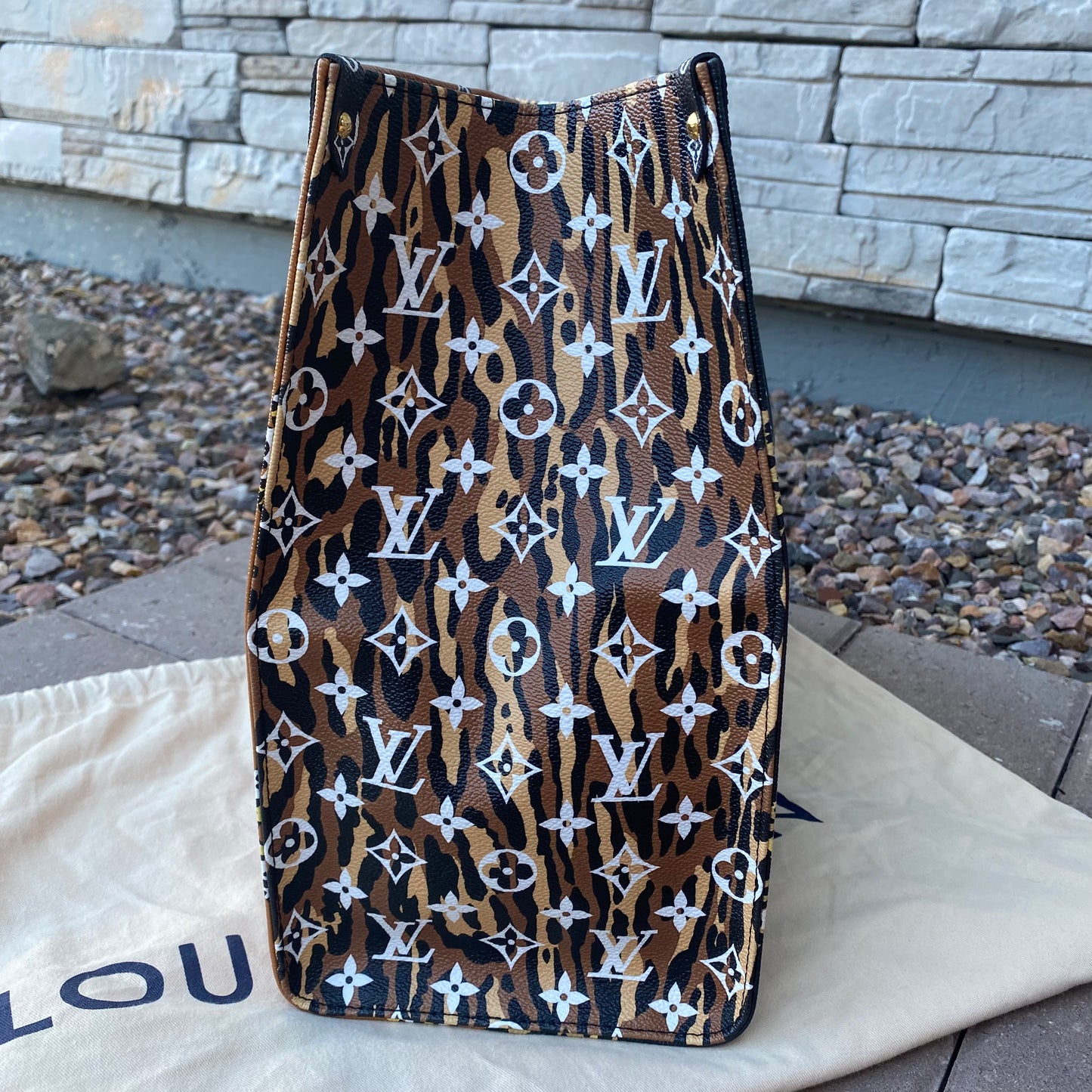 Louis Vuitton Giant Jungle Onthego GM