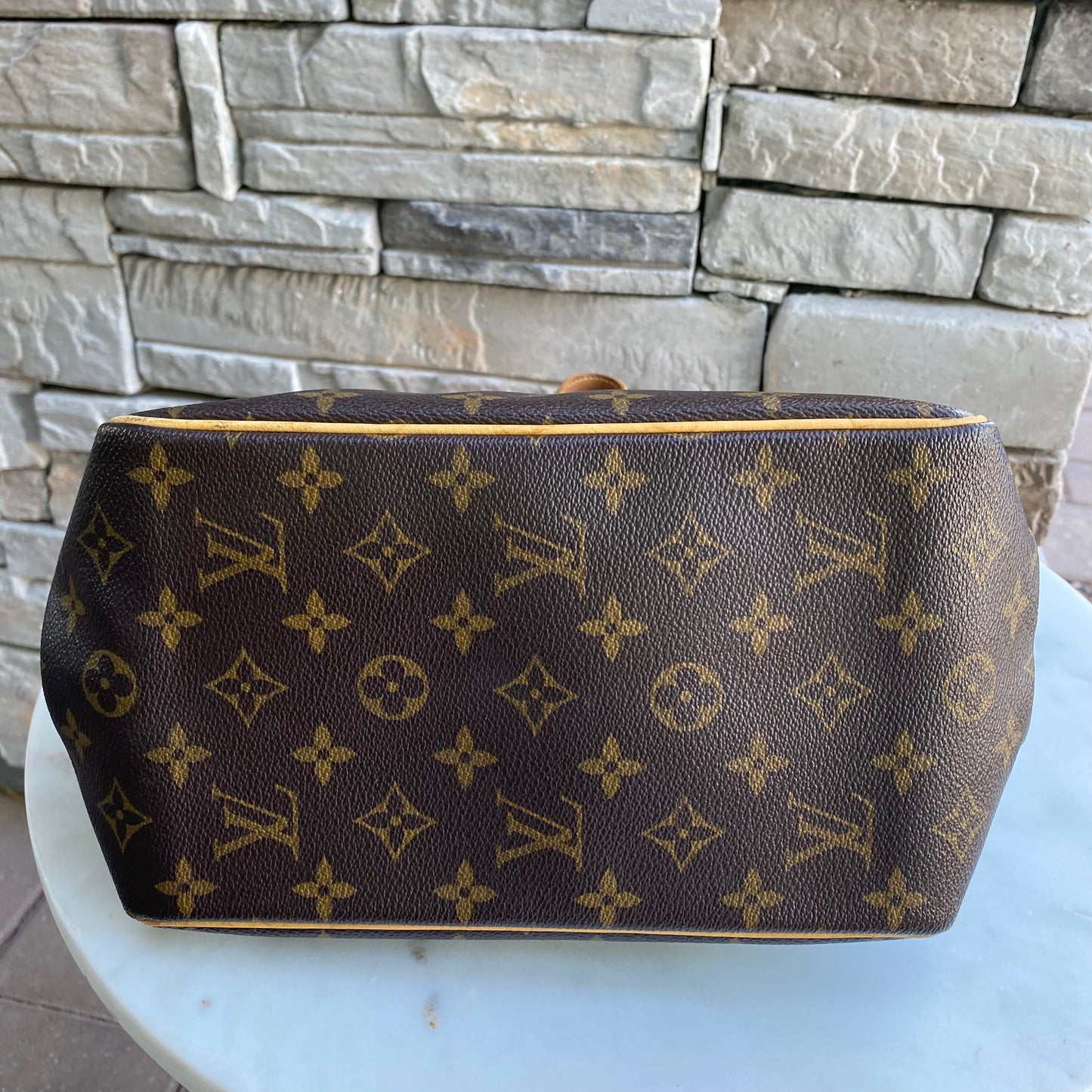 Louis Vuitton Batignolles Vertical PM