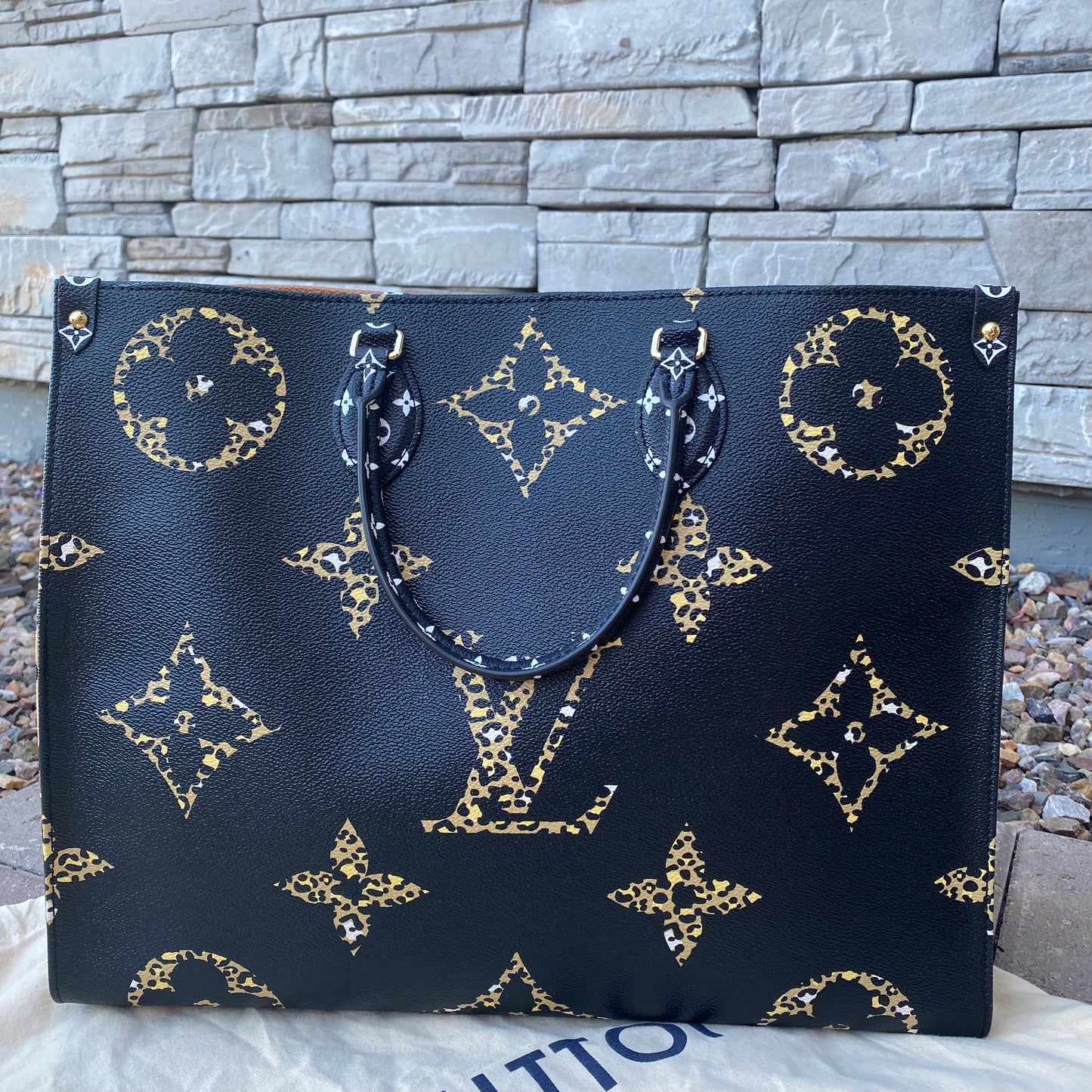 Louis Vuitton Giant Jungle Onthego GM