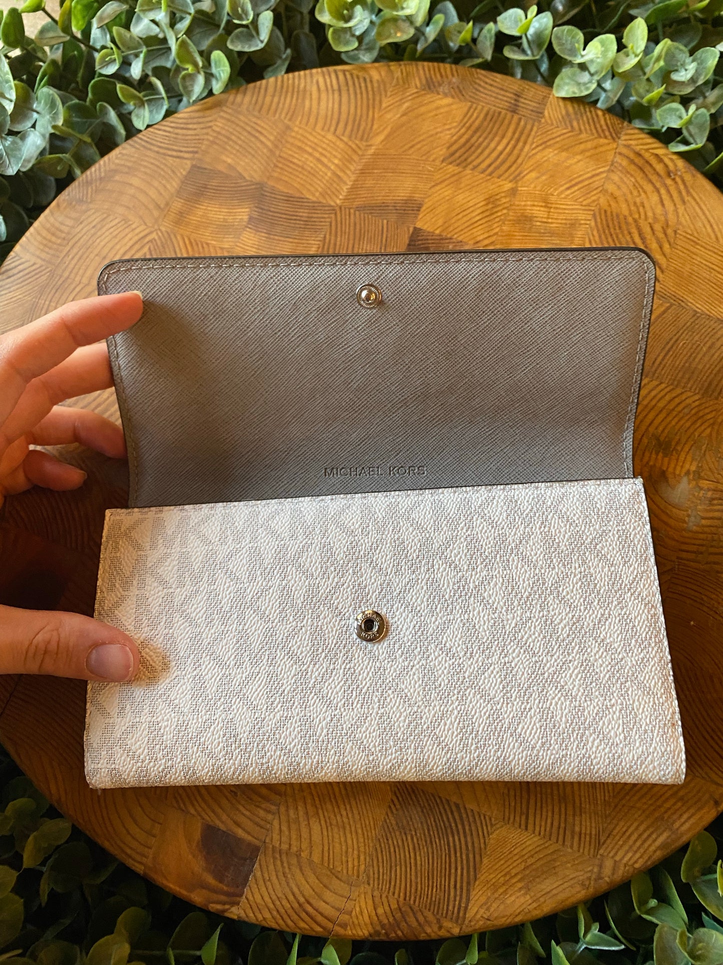 Michael Kors Jet Set Large Trifold White Wallet