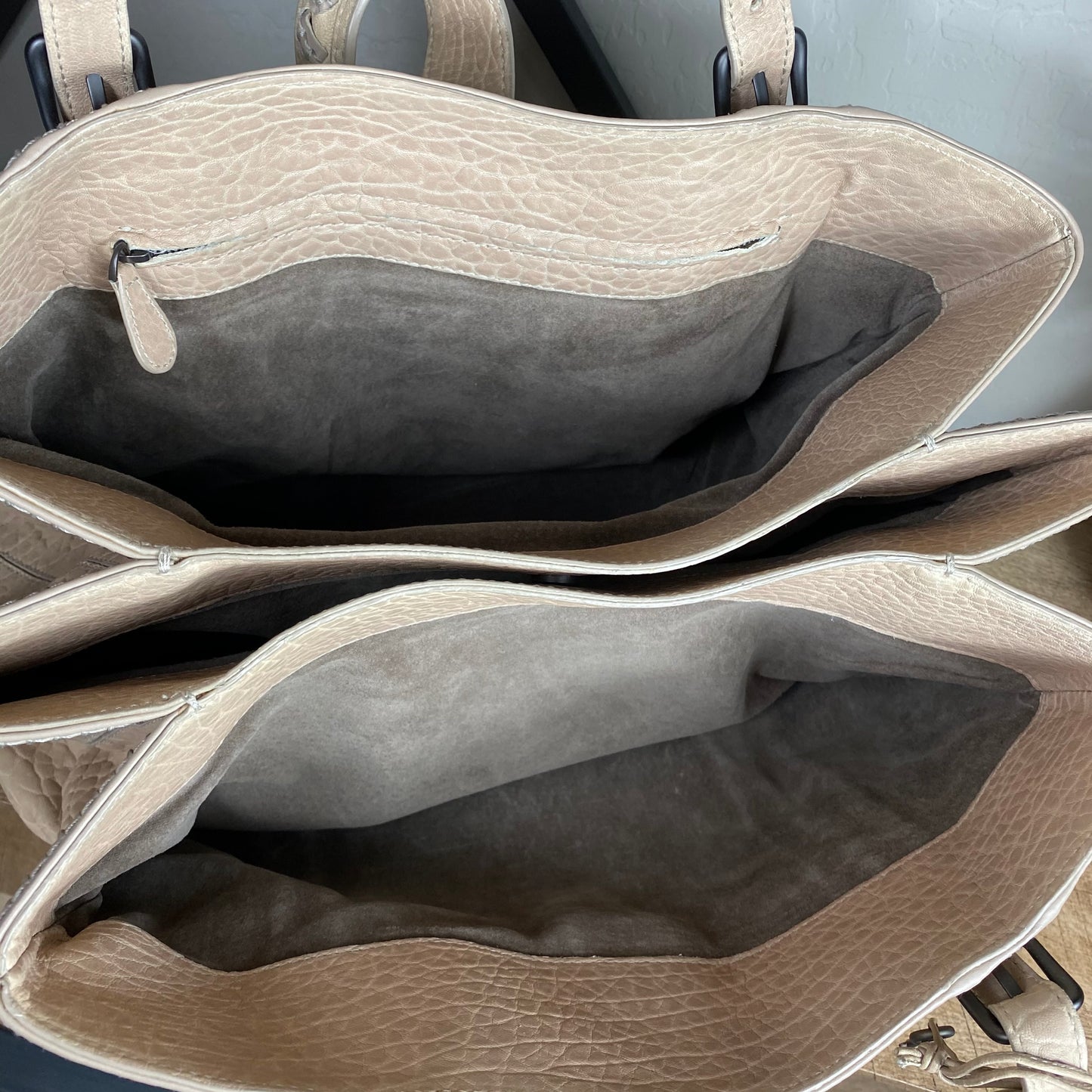 Bottega Veneta Leather Medium Roma Tote