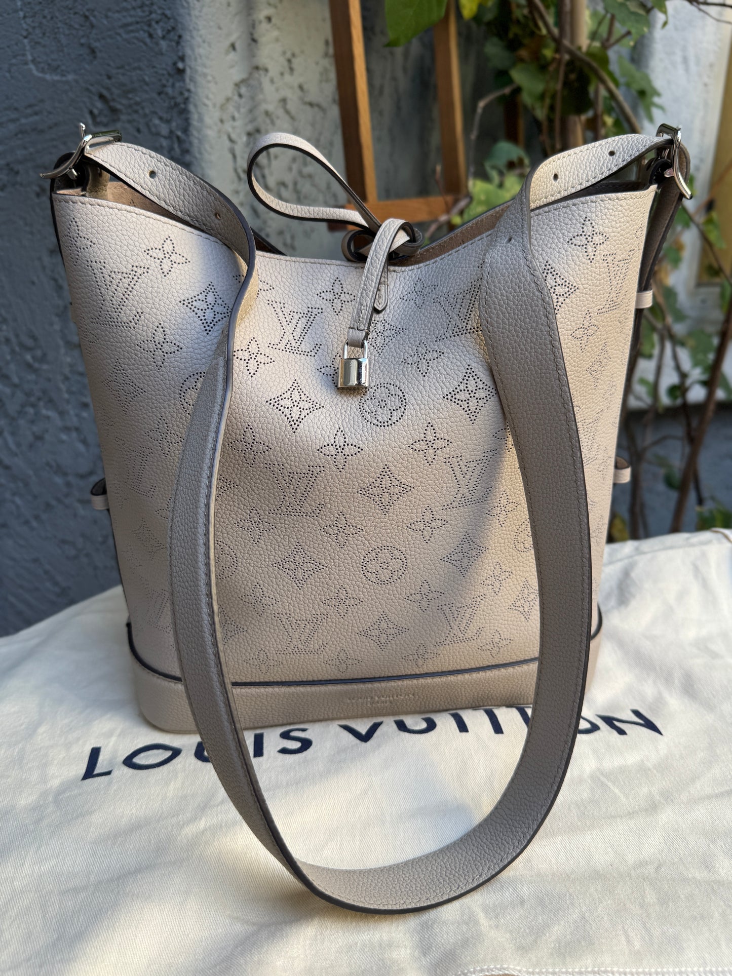 Louis Vuitton Mahina Leather Flore Bucket Shoulder Bag