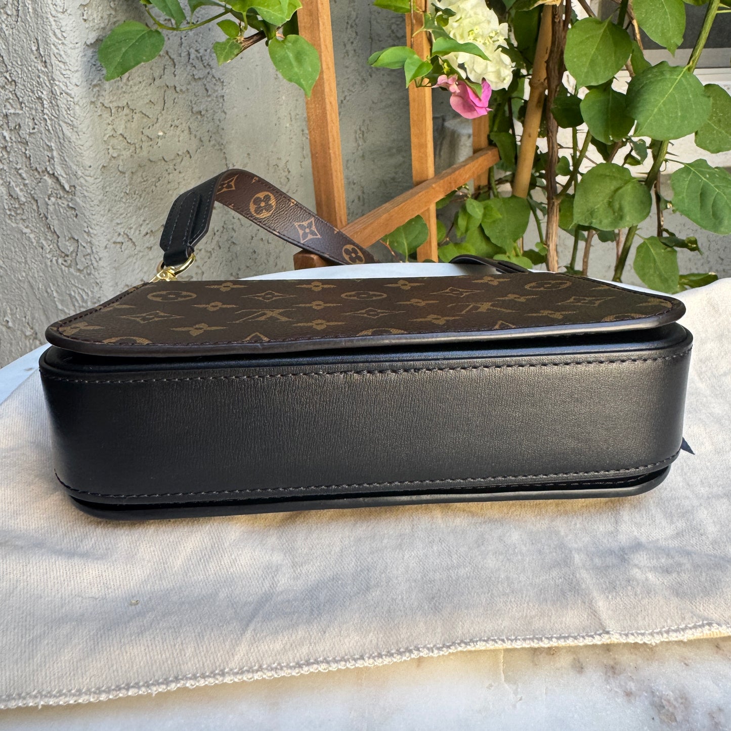 Louis Vuitton Monogram Neo Saint Cloud Shoulder Bag