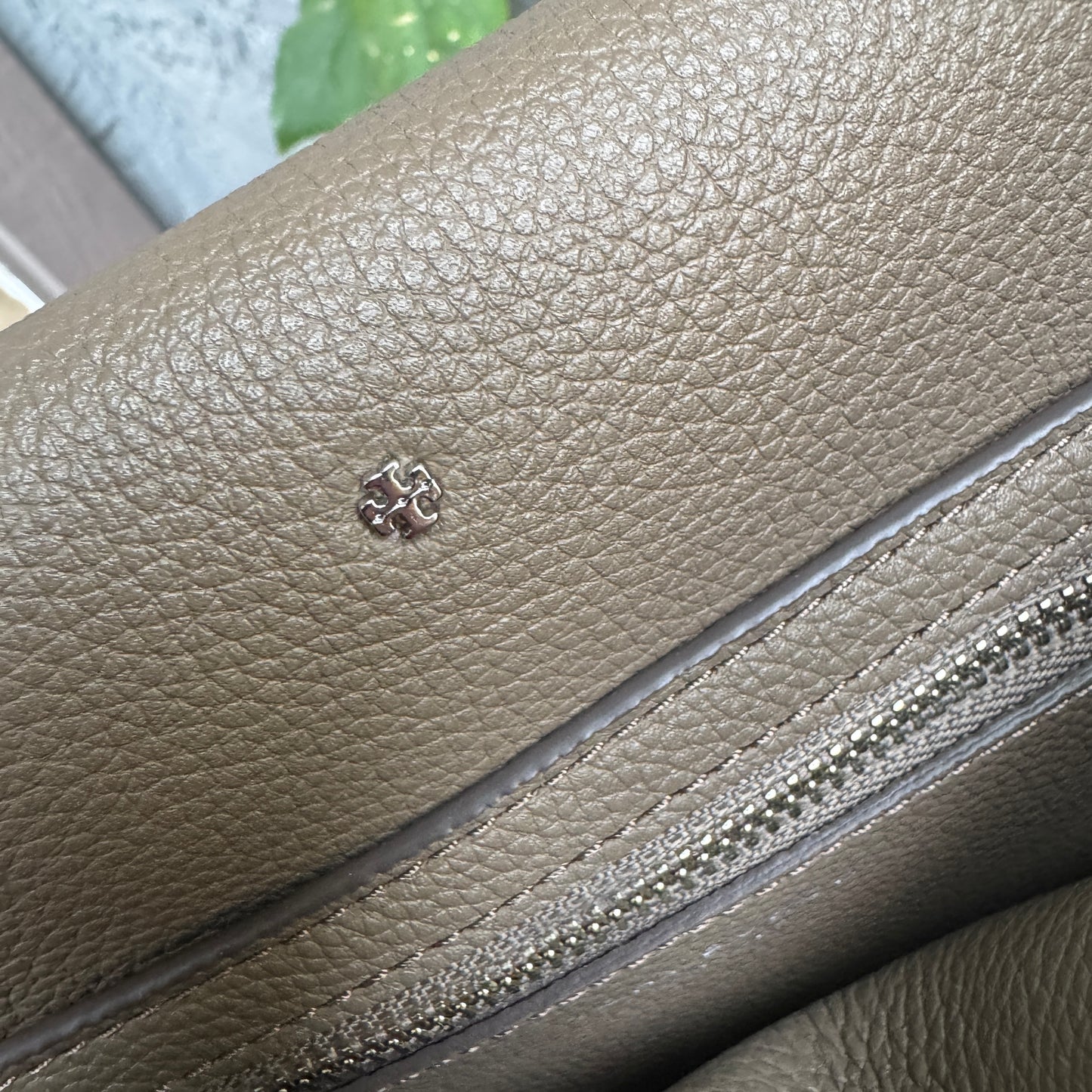 Tory Burch Lee Radziwill Pebbled Leather Shoulder Bag