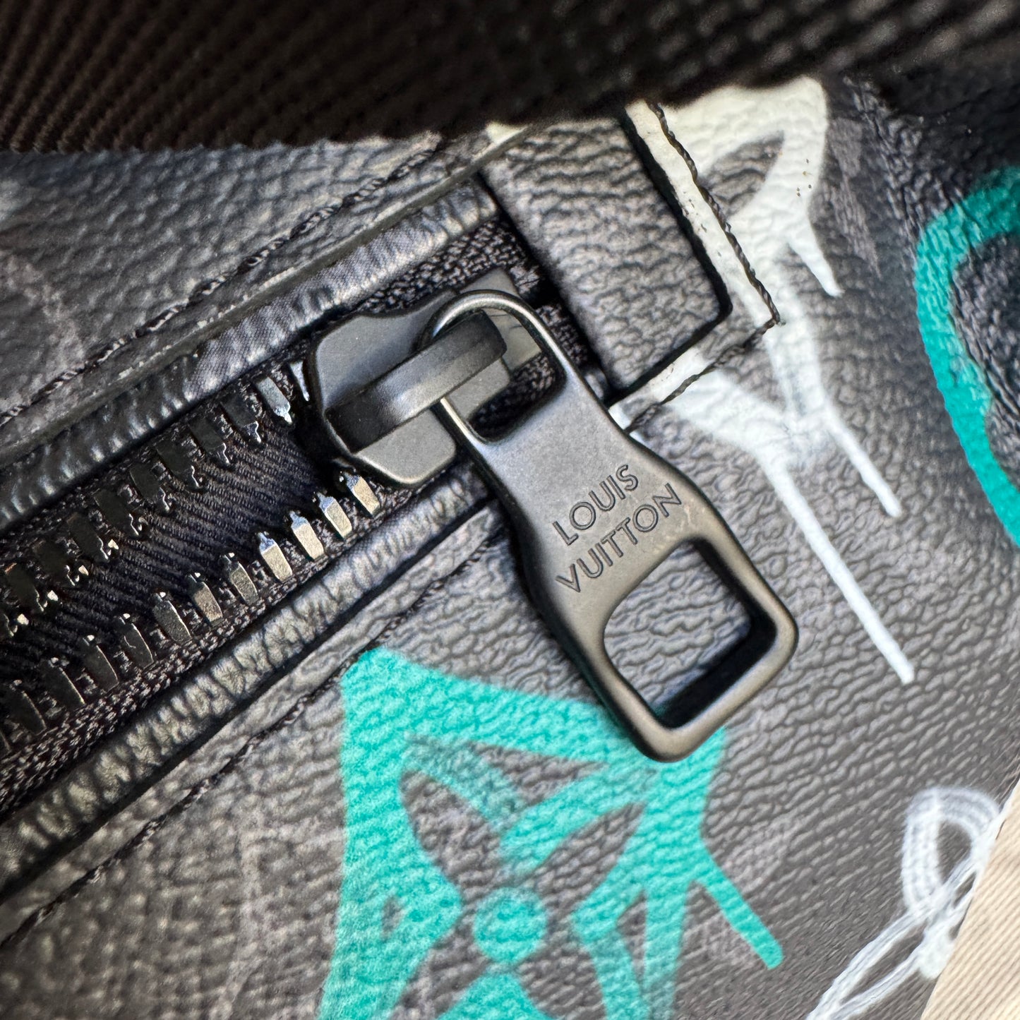 Louis Vuitton Graffiti Monogram Discovery Bumbag