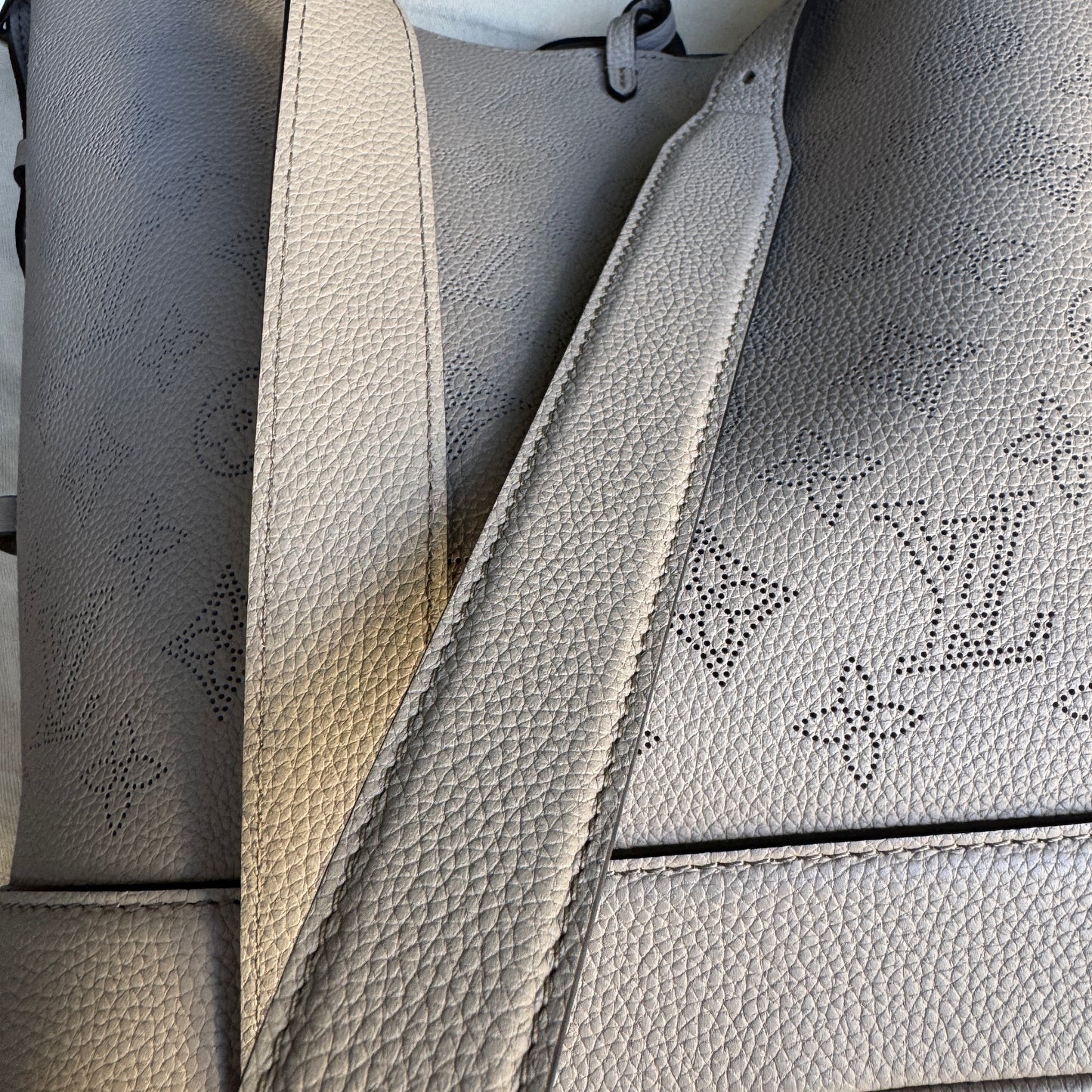 Louis Vuitton Mahina Leather Flore Bucket Shoulder Bag