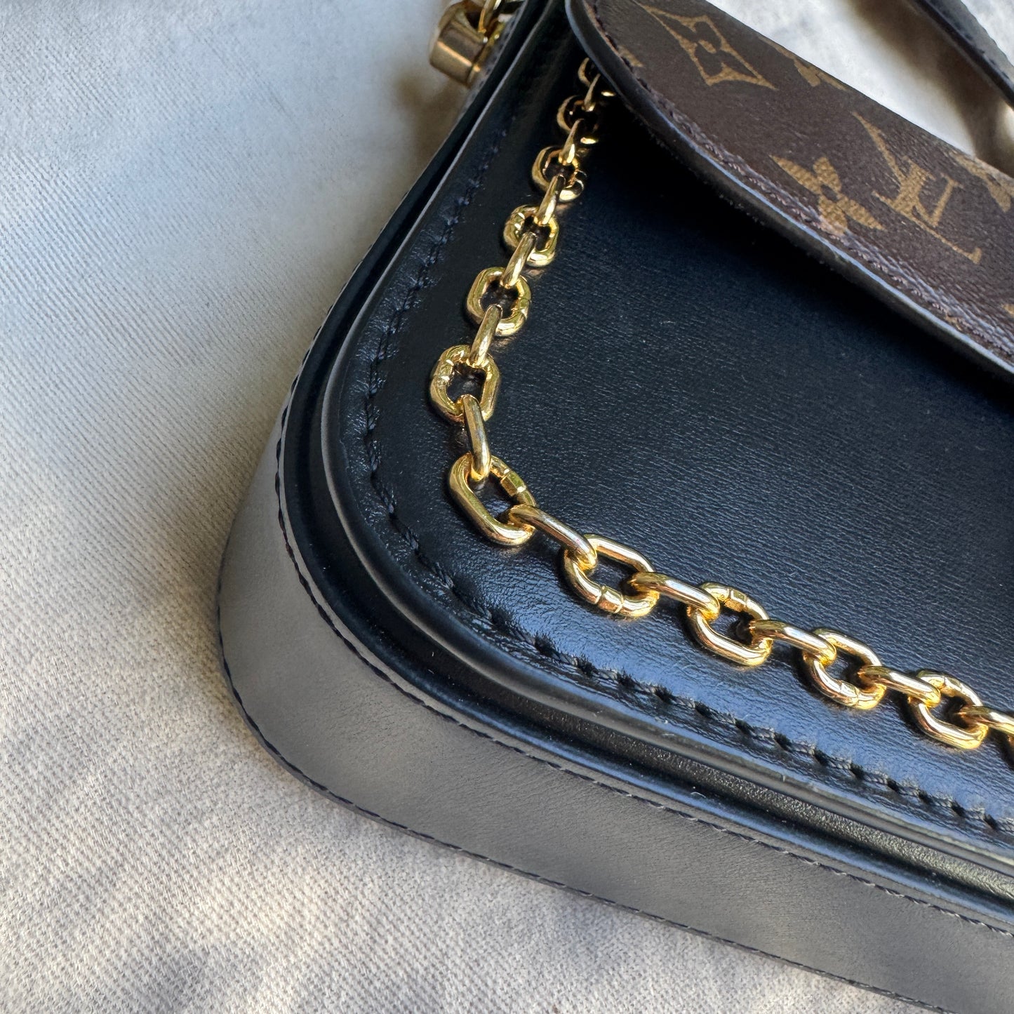 Louis Vuitton Monogram Neo Saint Cloud Shoulder Bag