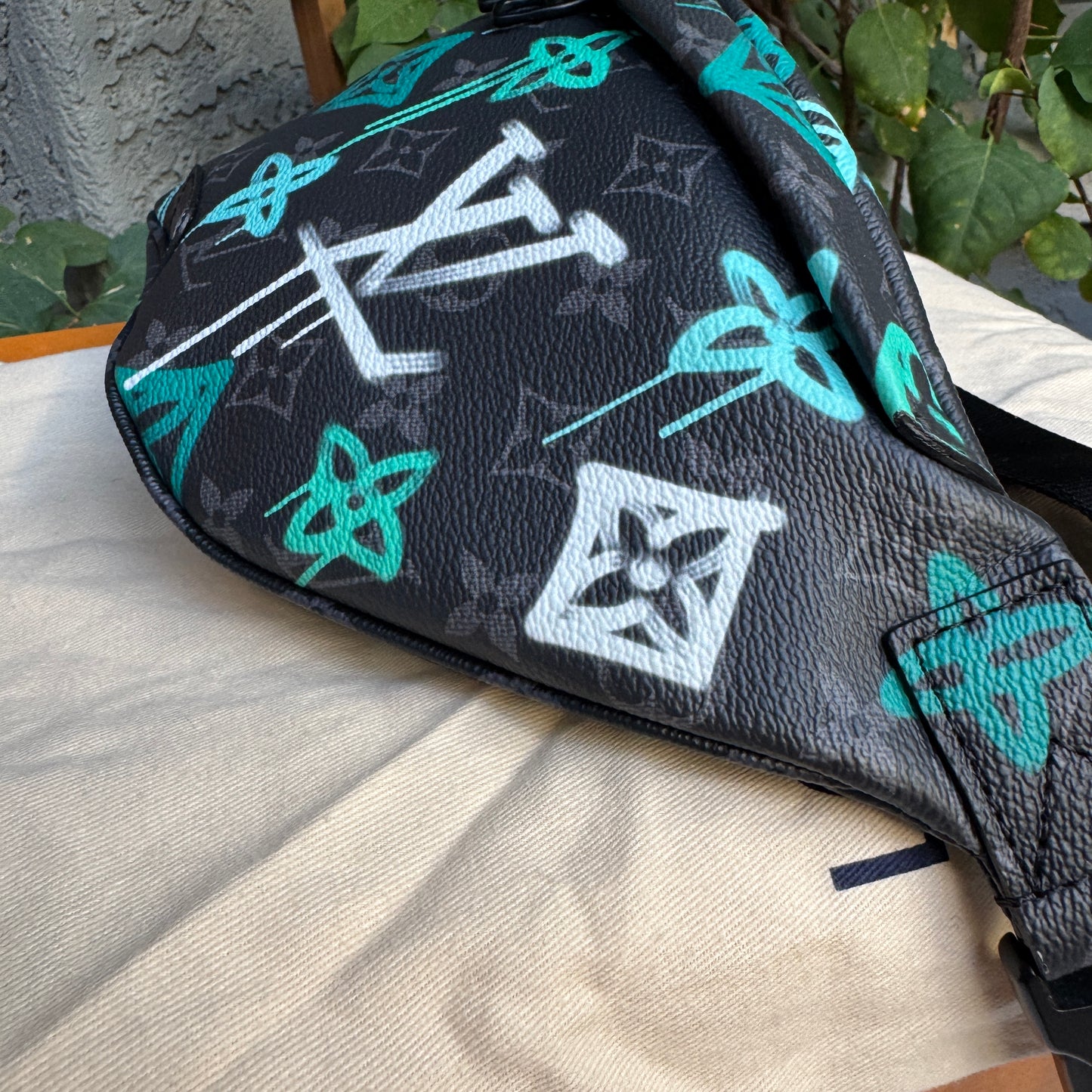 Louis Vuitton Graffiti Monogram Discovery Bumbag