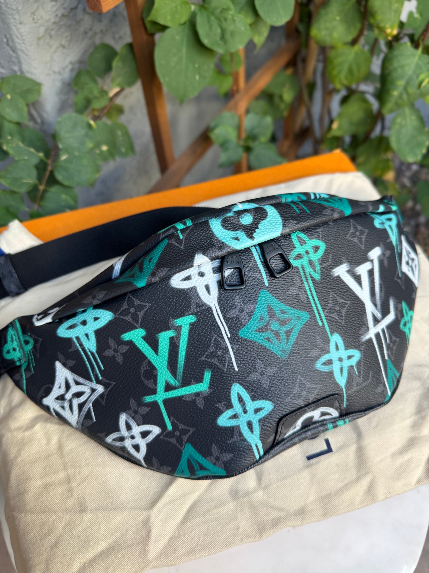 Louis Vuitton Graffiti Monogram Discovery Bumbag