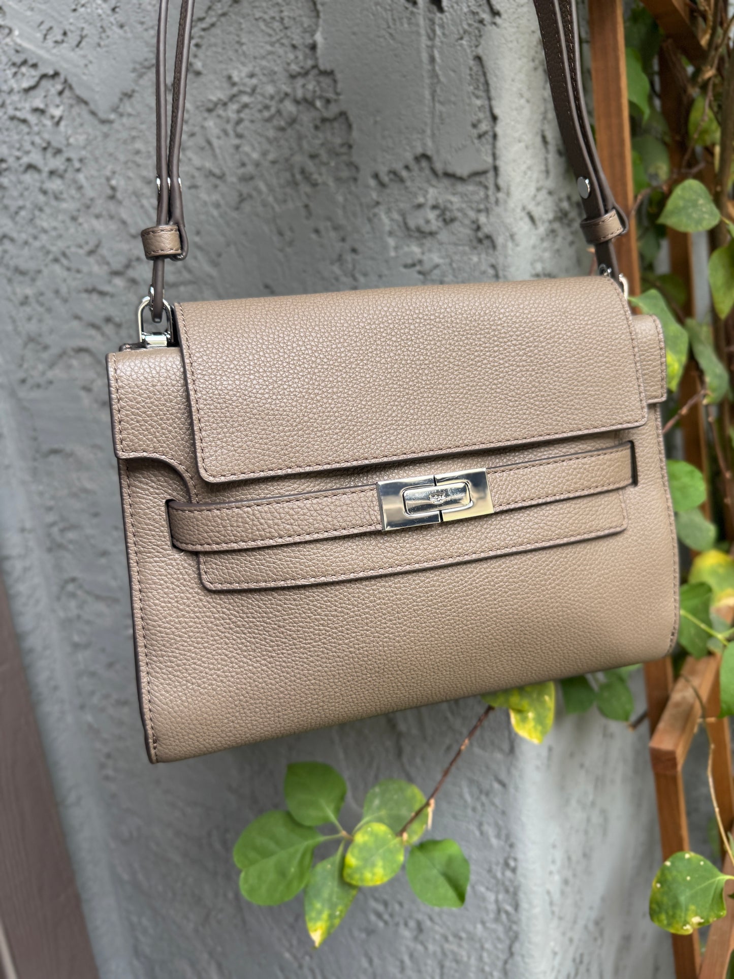 Tory Burch Lee Radziwill Pebbled Leather Shoulder Bag