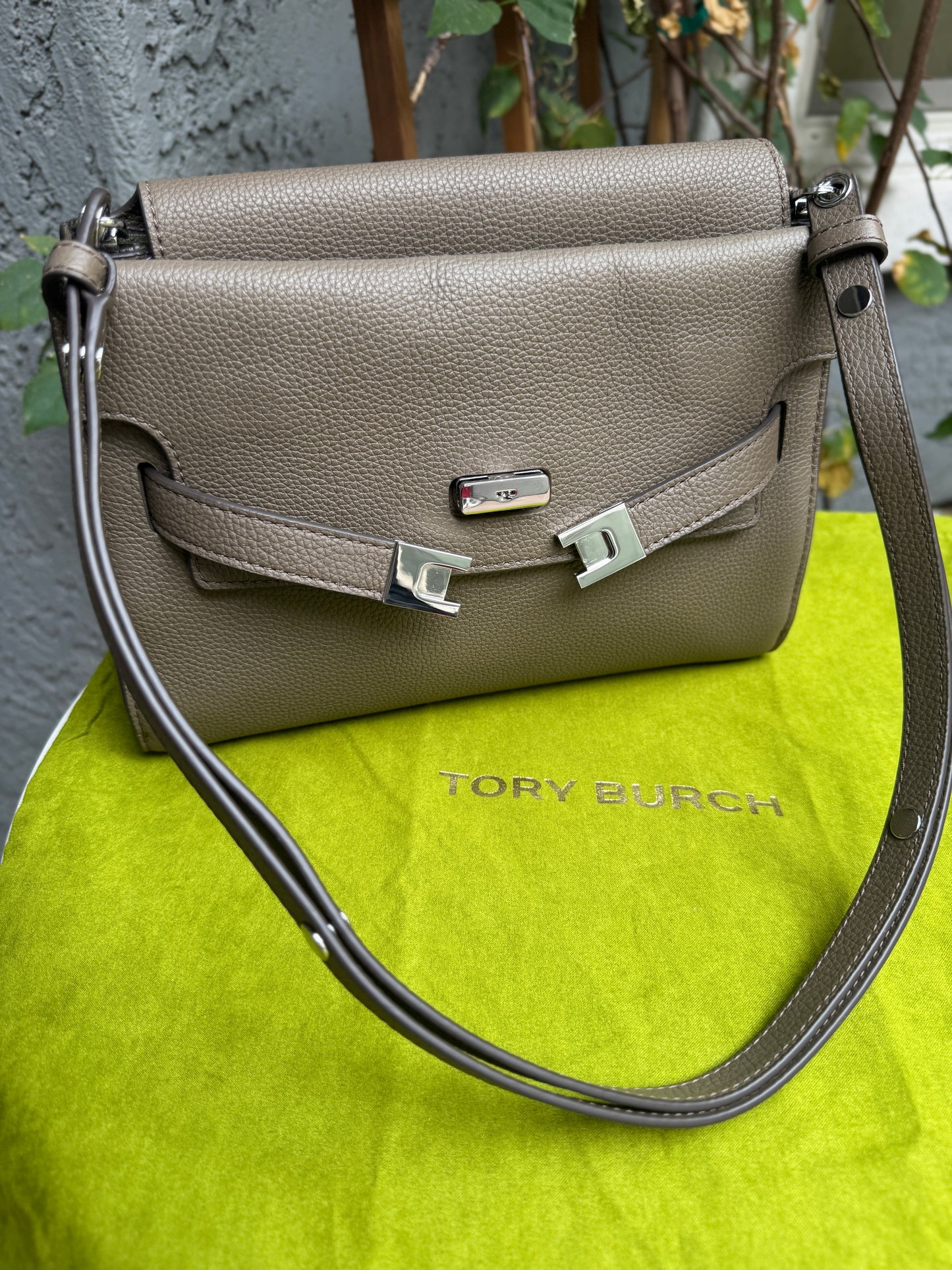 Tory Burch Lee Radziwill Pebbled Leather Shoulder Bag