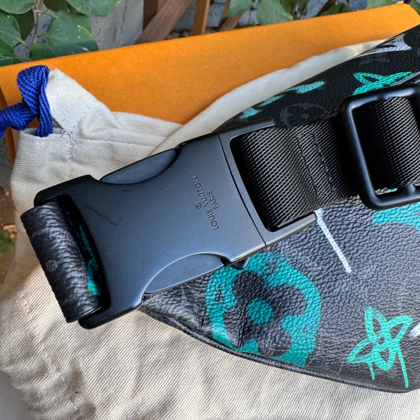 Louis Vuitton Graffiti Monogram Discovery Bumbag