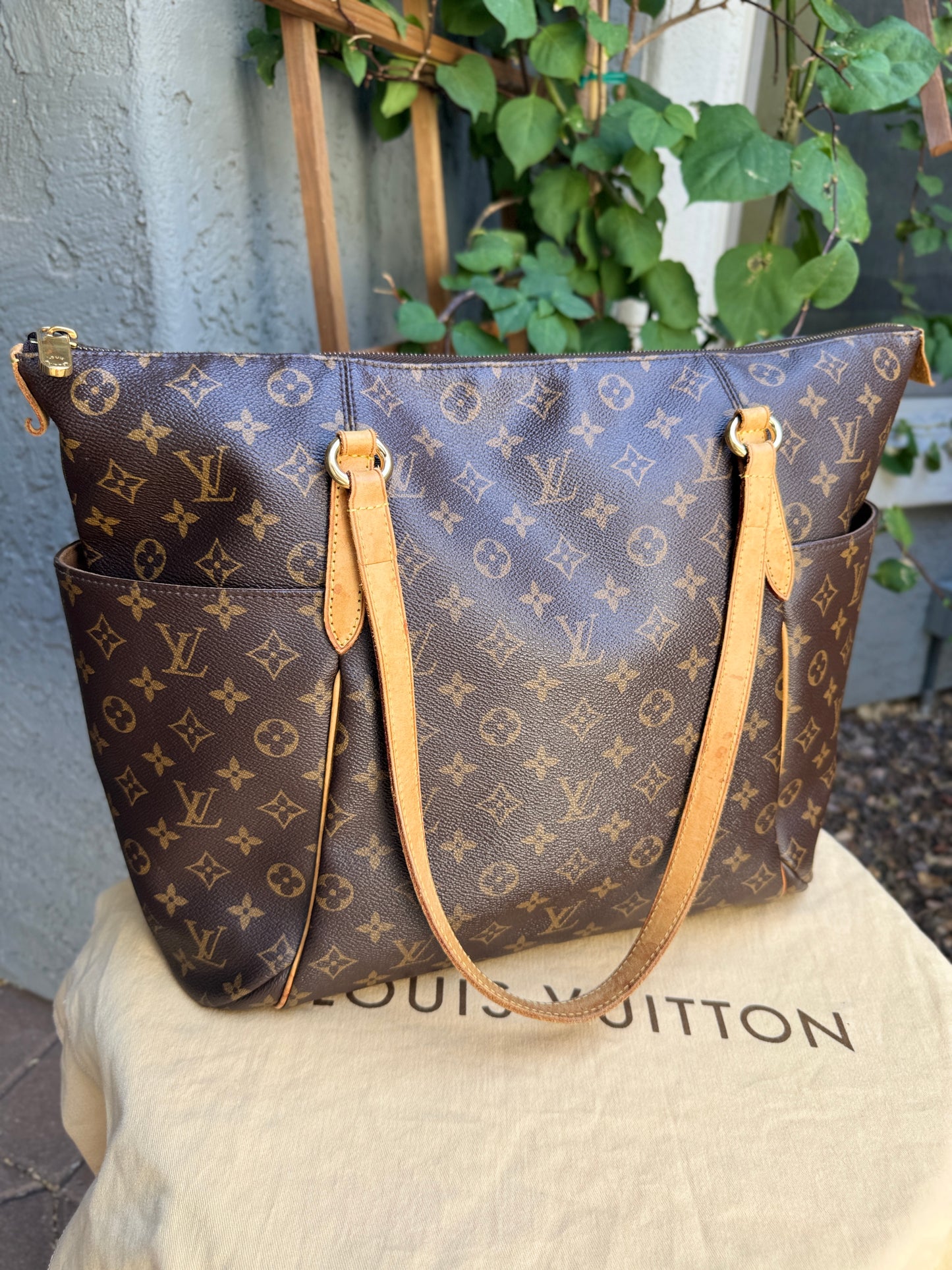 Louis Vuitton Monogram Totally GM Shoulder Bag
