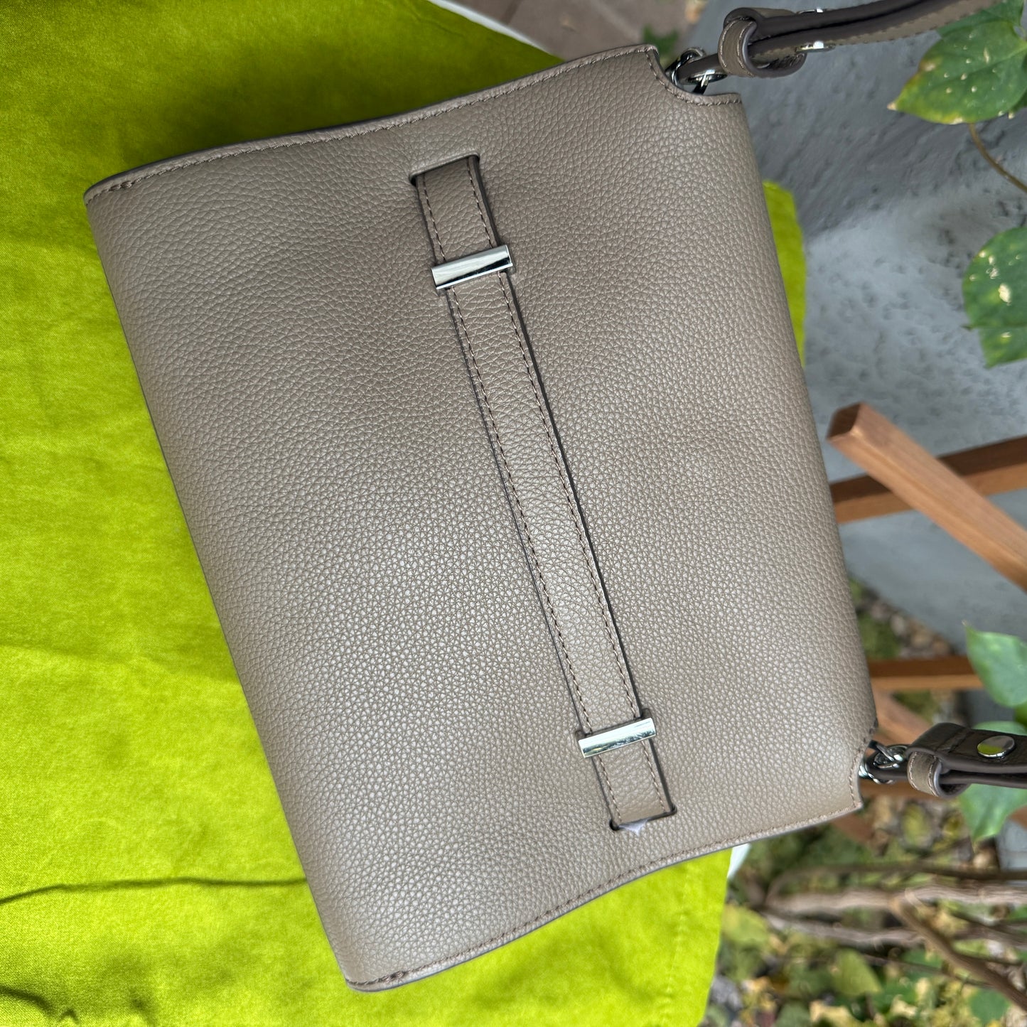 Tory Burch Lee Radziwill Pebbled Leather Shoulder Bag