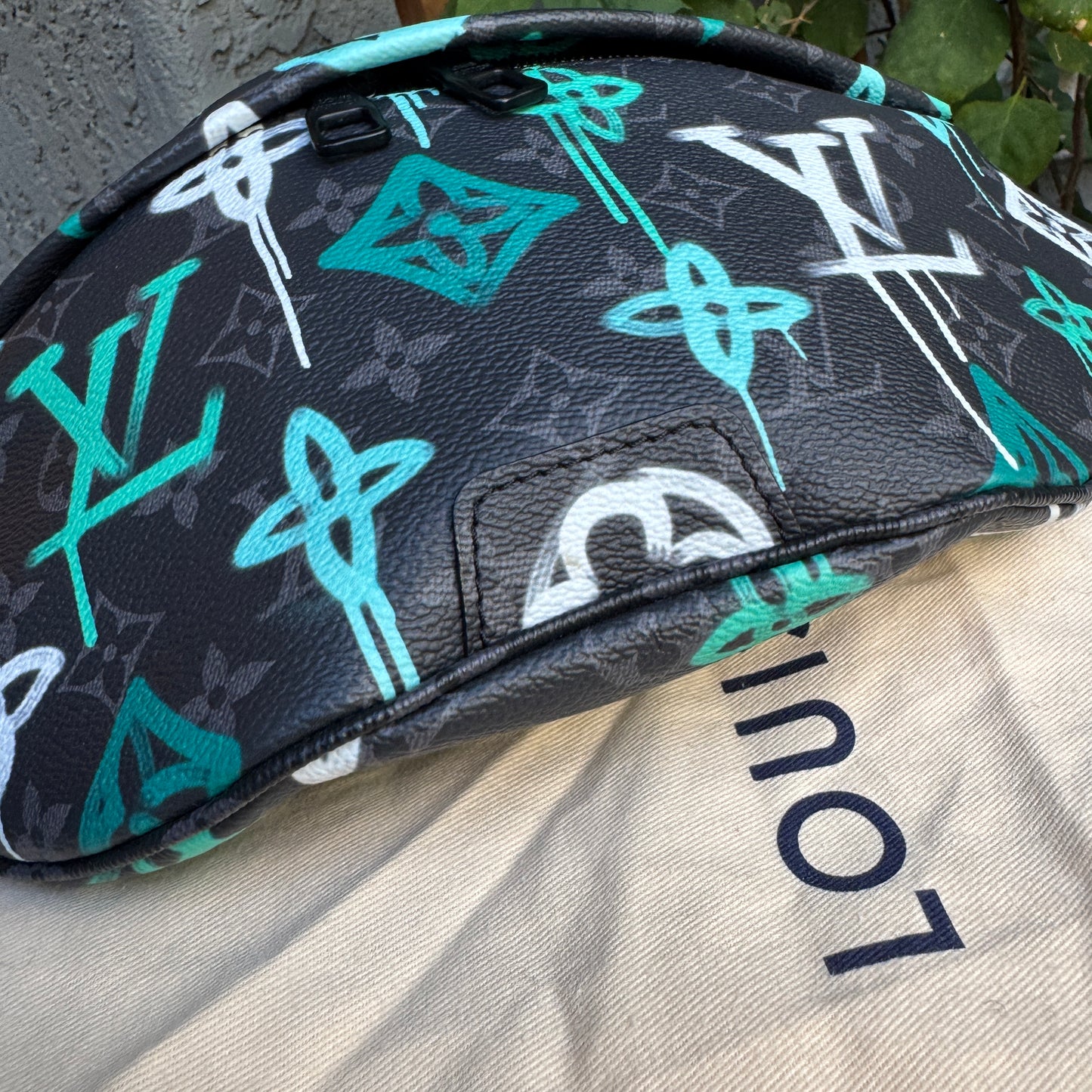 Louis Vuitton Graffiti Monogram Discovery Bumbag
