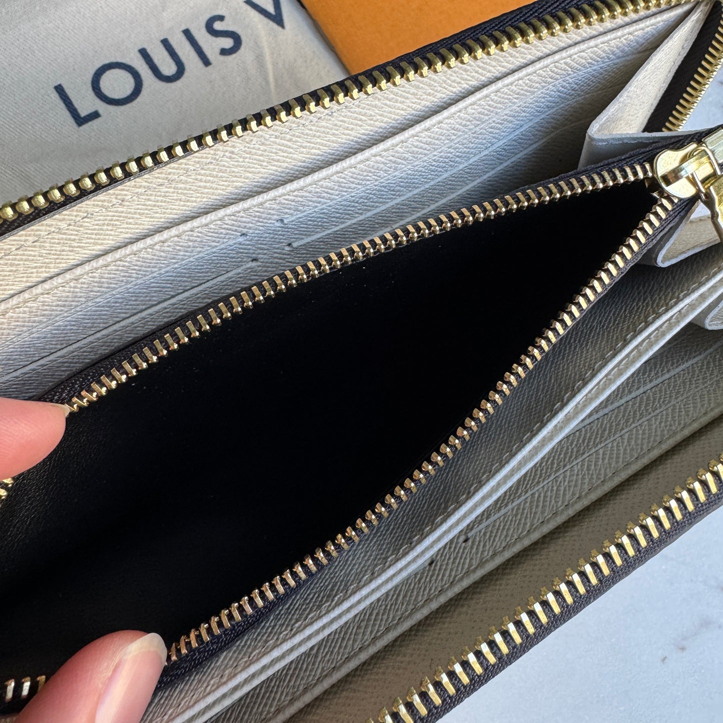 Louis Vuitton Monogram Giant Jungle Zippy Wallet