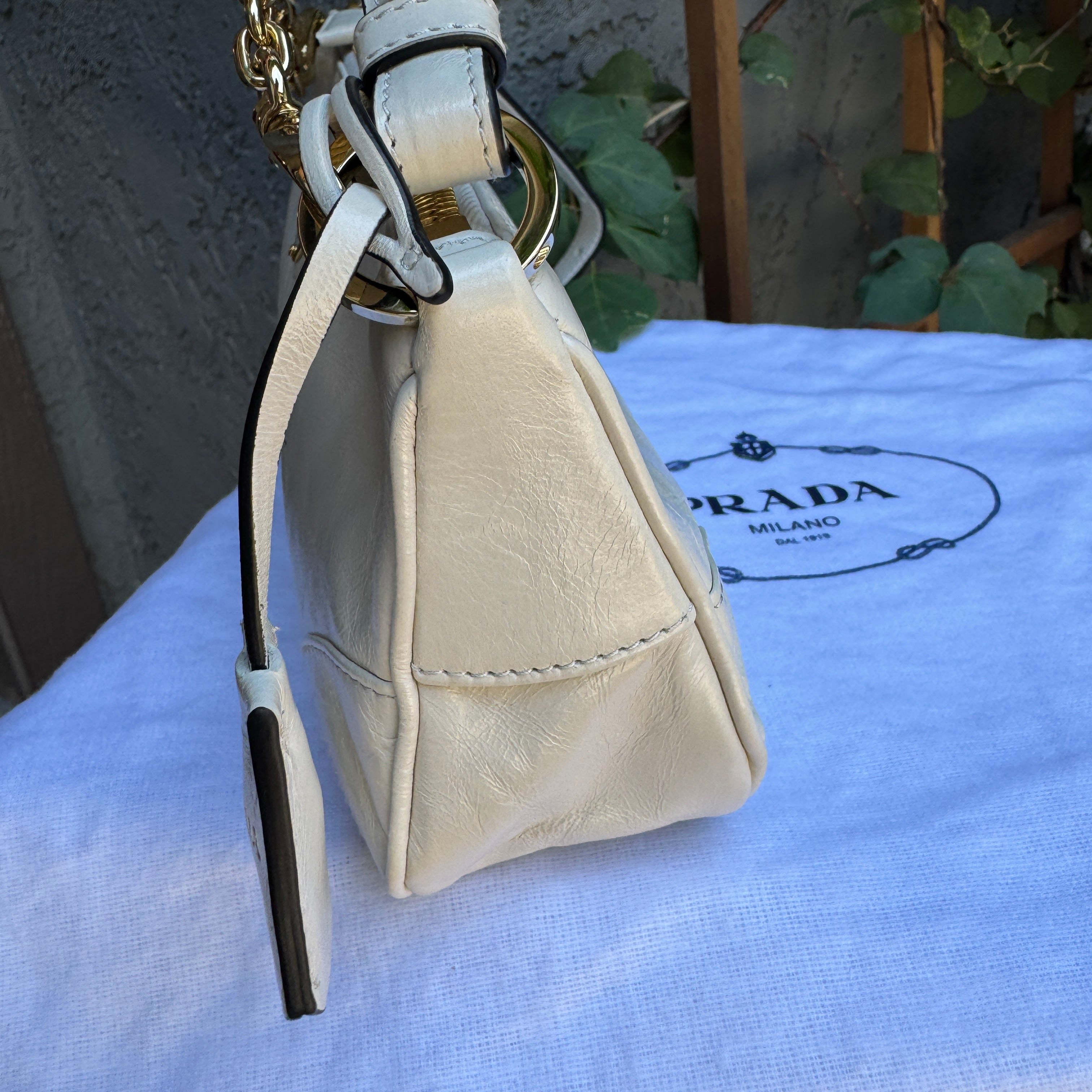 バッグ FW2002 prada leather handbag Prada Padded Nappa Re-Edition 2002 Moon Handle Bag Small