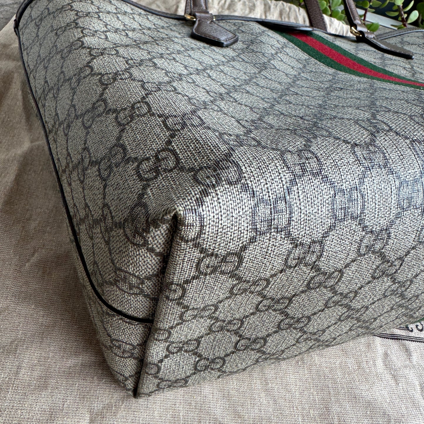 Gucci GG Supreme Monogram Medium Ophidia Shopping Tote