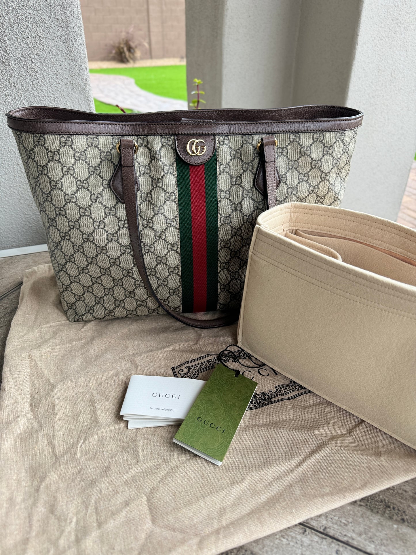 Gucci GG Supreme Monogram Medium Ophidia Shopping Tote