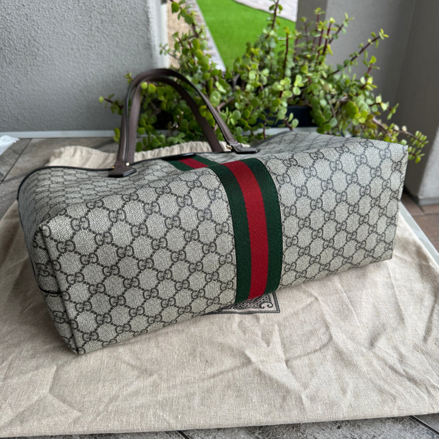 Gucci GG Supreme Monogram Medium Ophidia Shopping Tote