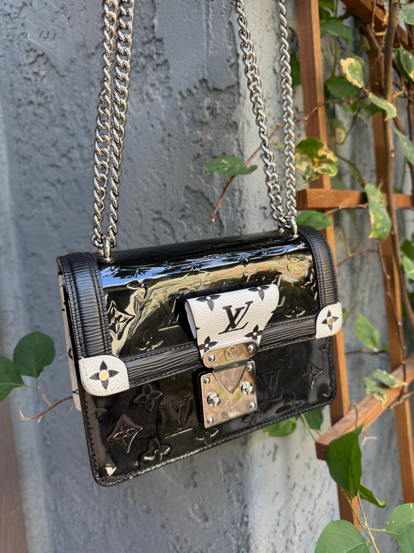 Louis Vuitton Wynwood Monogram Vernis Crossbody