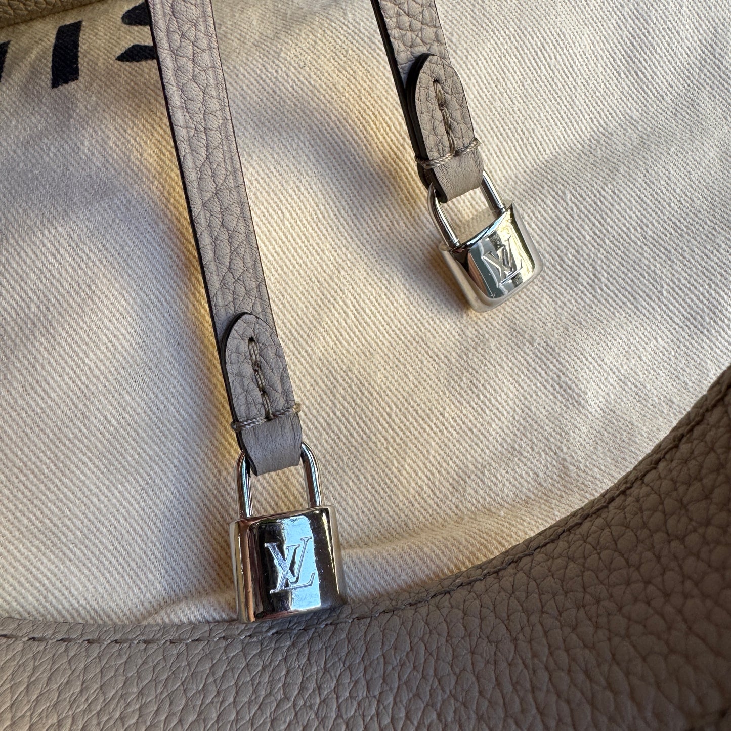 Louis Vuitton Mahina Leather Flore Bucket Shoulder Bag