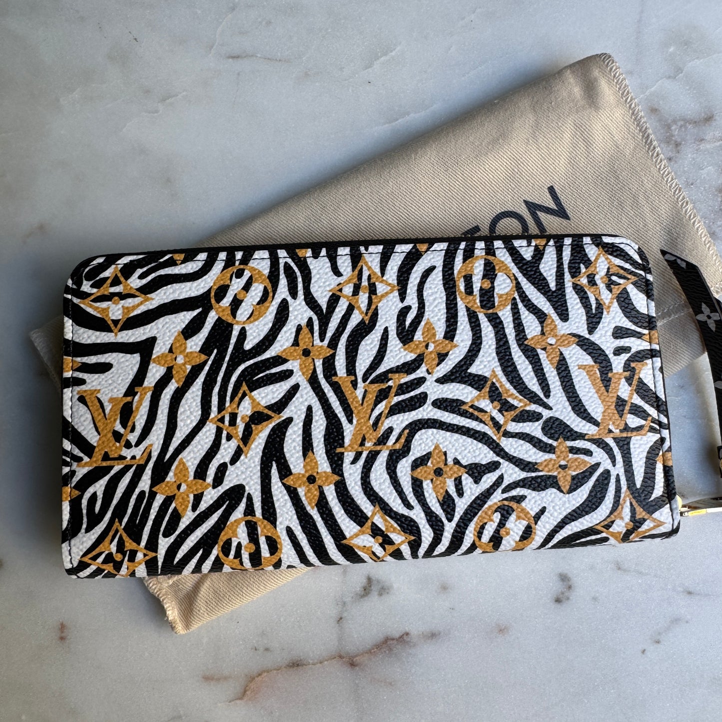 Louis Vuitton Monogram Giant Jungle Zippy Wallet