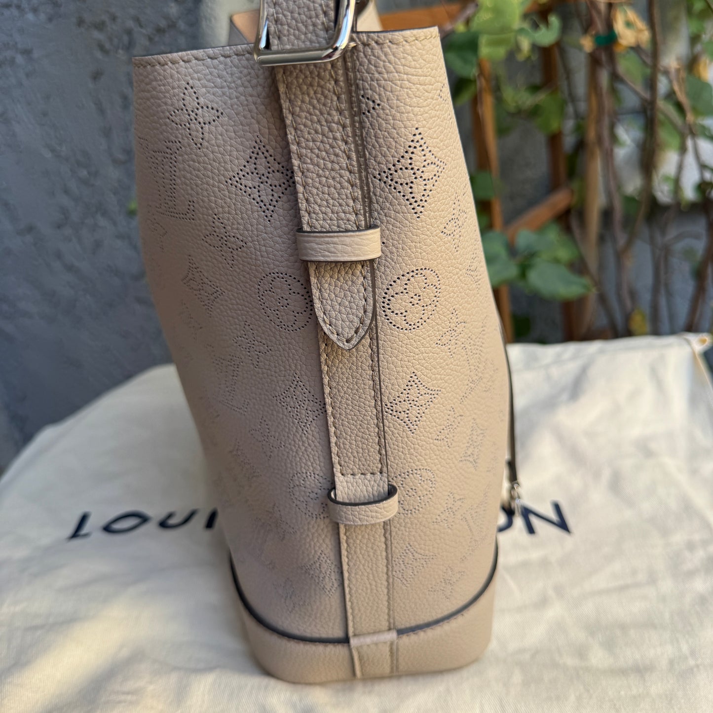 Louis Vuitton Mahina Leather Flore Bucket Shoulder Bag
