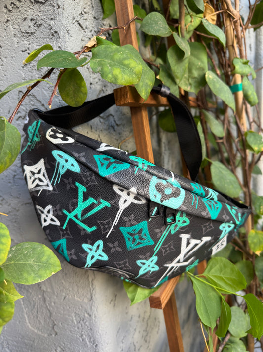 Louis Vuitton Graffiti Monogram Discovery Bumbag