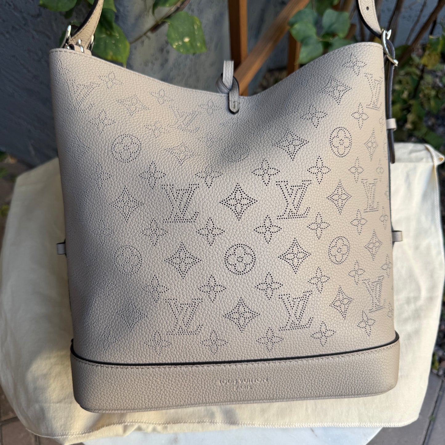 Louis Vuitton Mahina Leather Flore Bucket Shoulder Bag