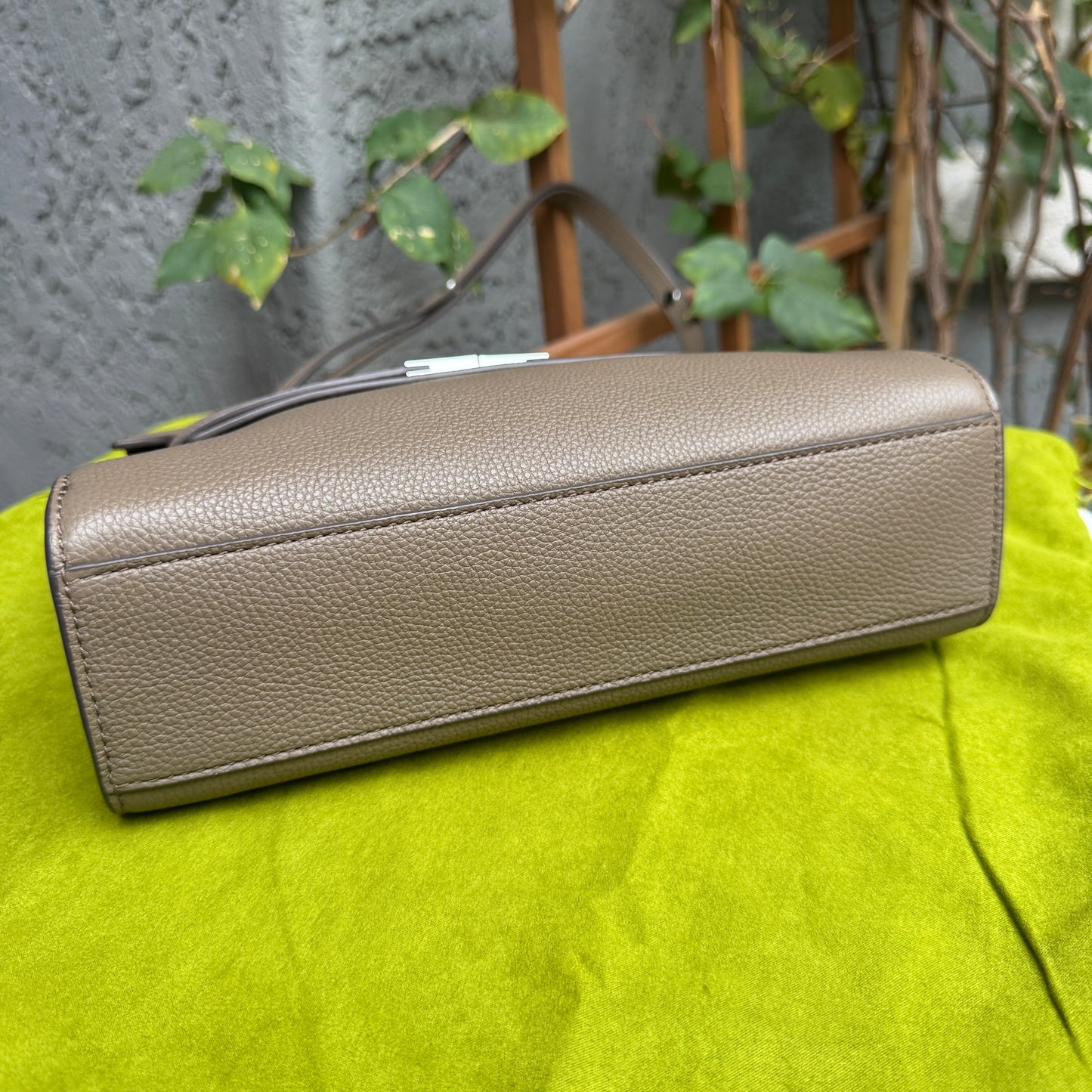 Tory Burch Lee Radziwill Pebbled Leather Shoulder Bag